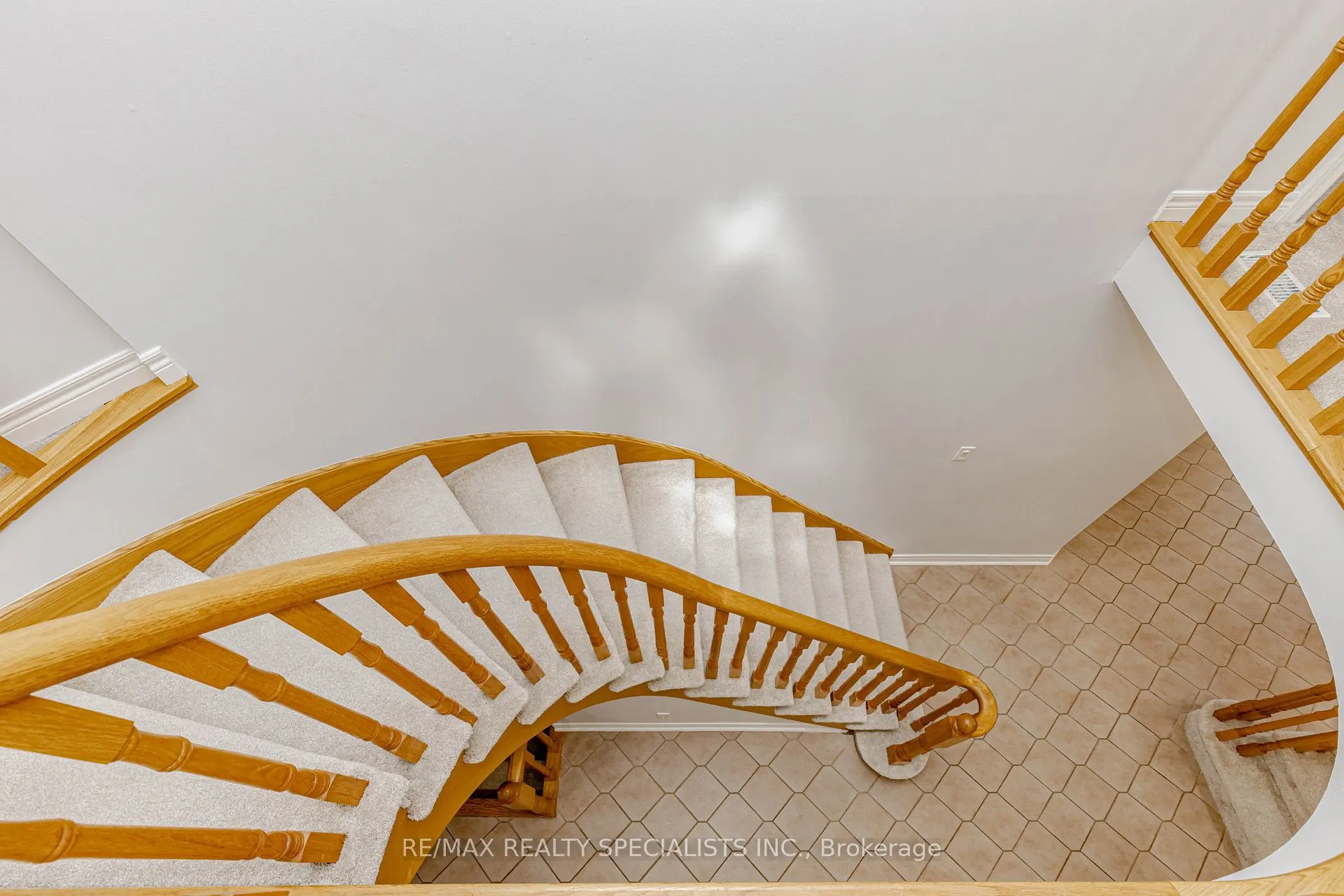 5686 WHITEHORN Avenue