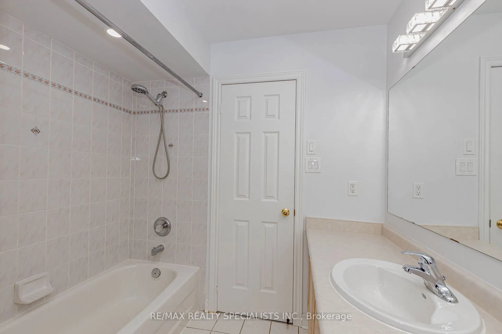 5686 WHITEHORN Avenue