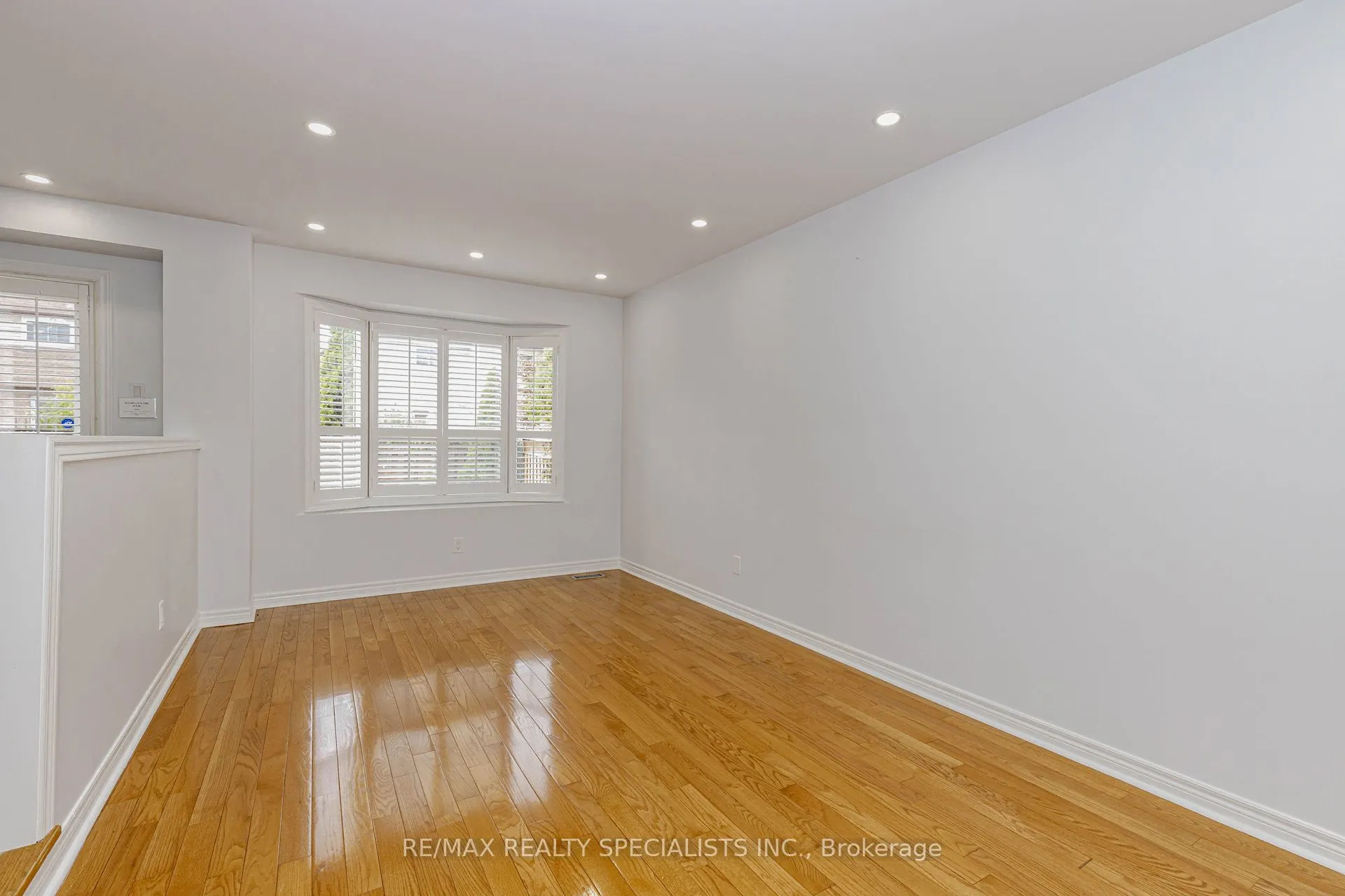 5686 WHITEHORN Avenue