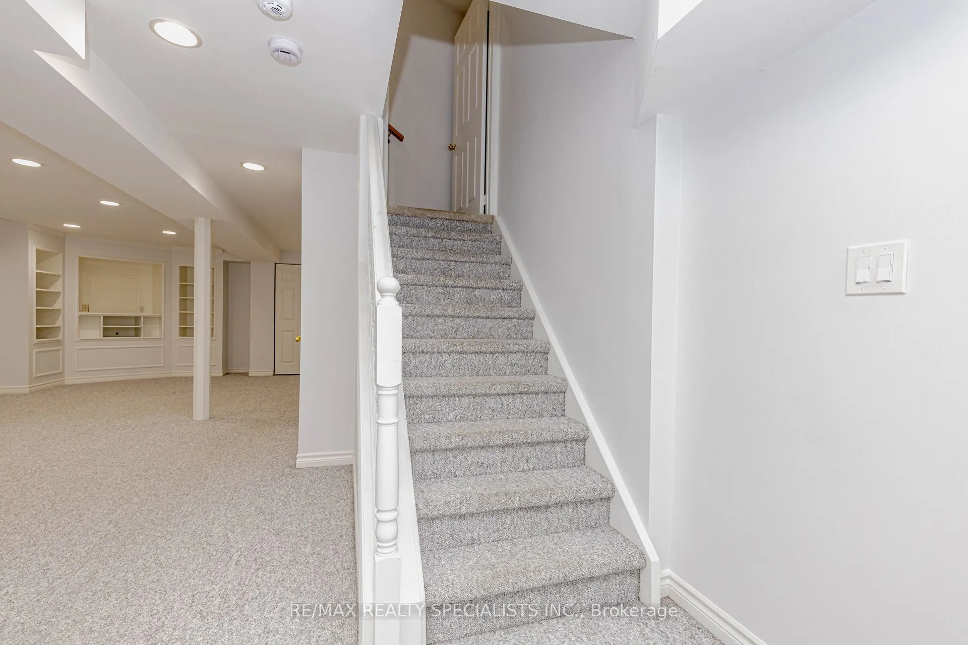 5686 WHITEHORN Avenue