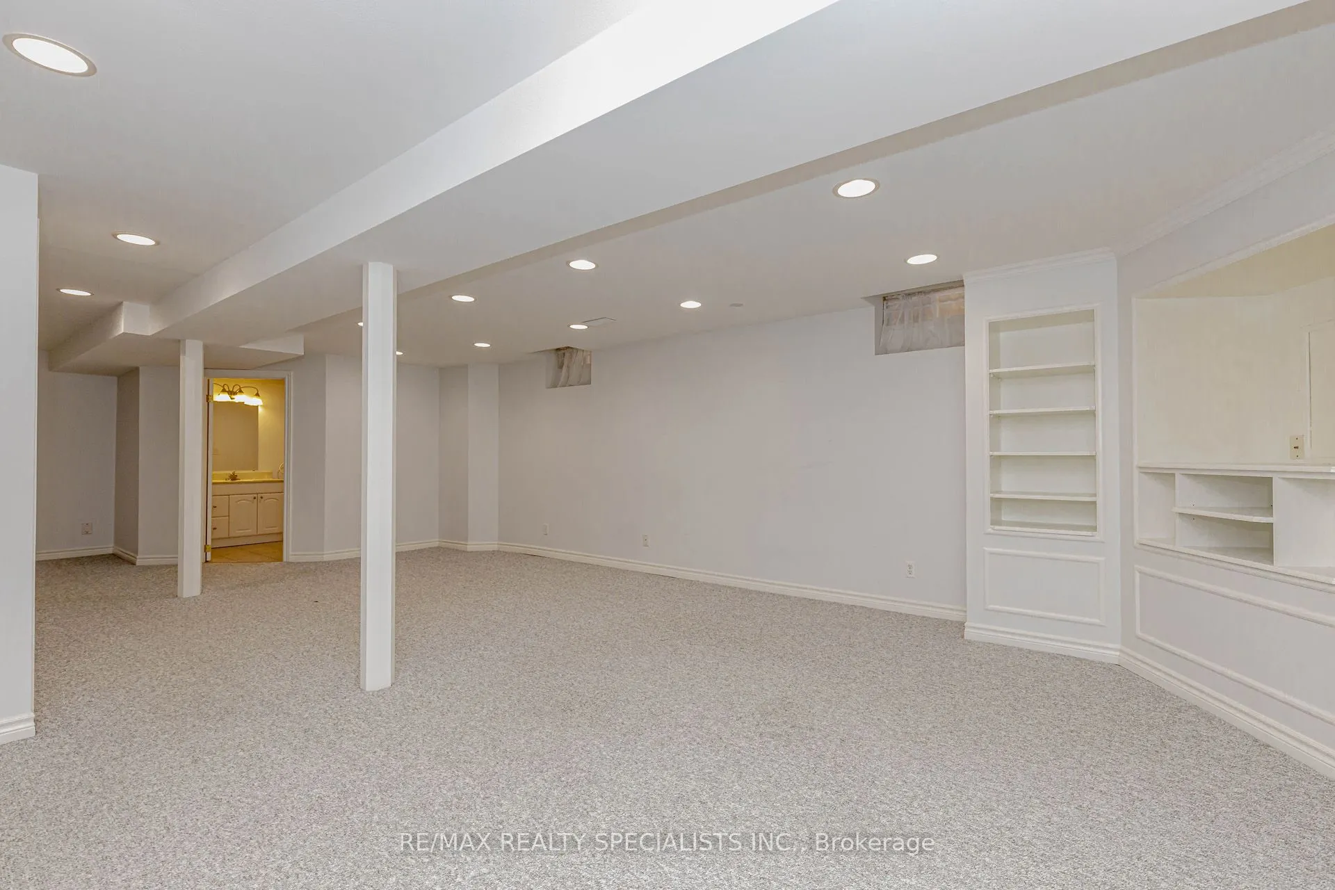 5686 WHITEHORN Avenue