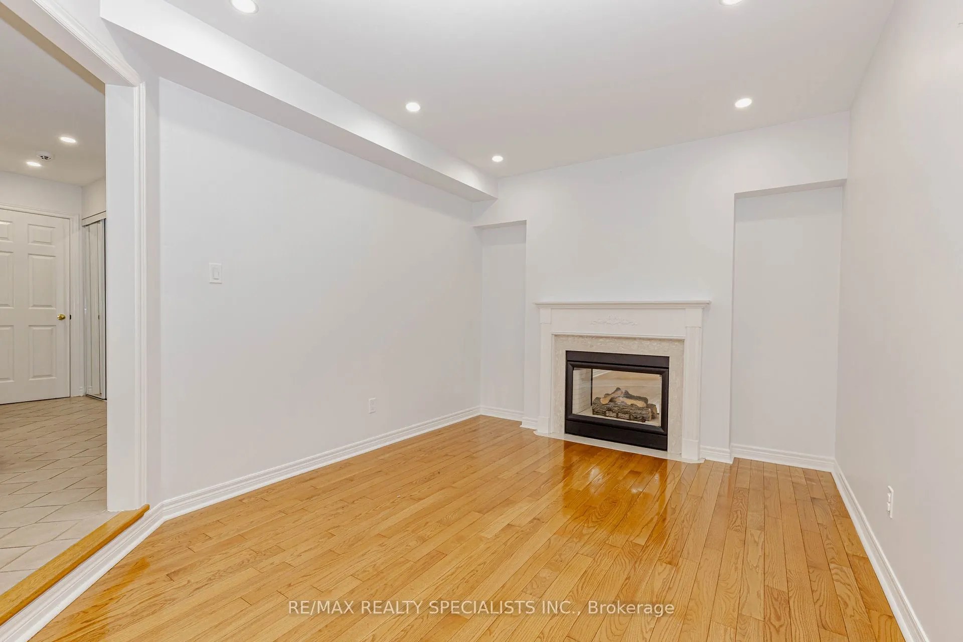 5686 WHITEHORN Avenue