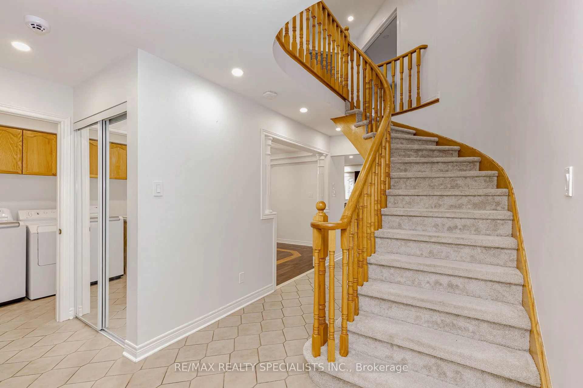 5686 WHITEHORN Avenue