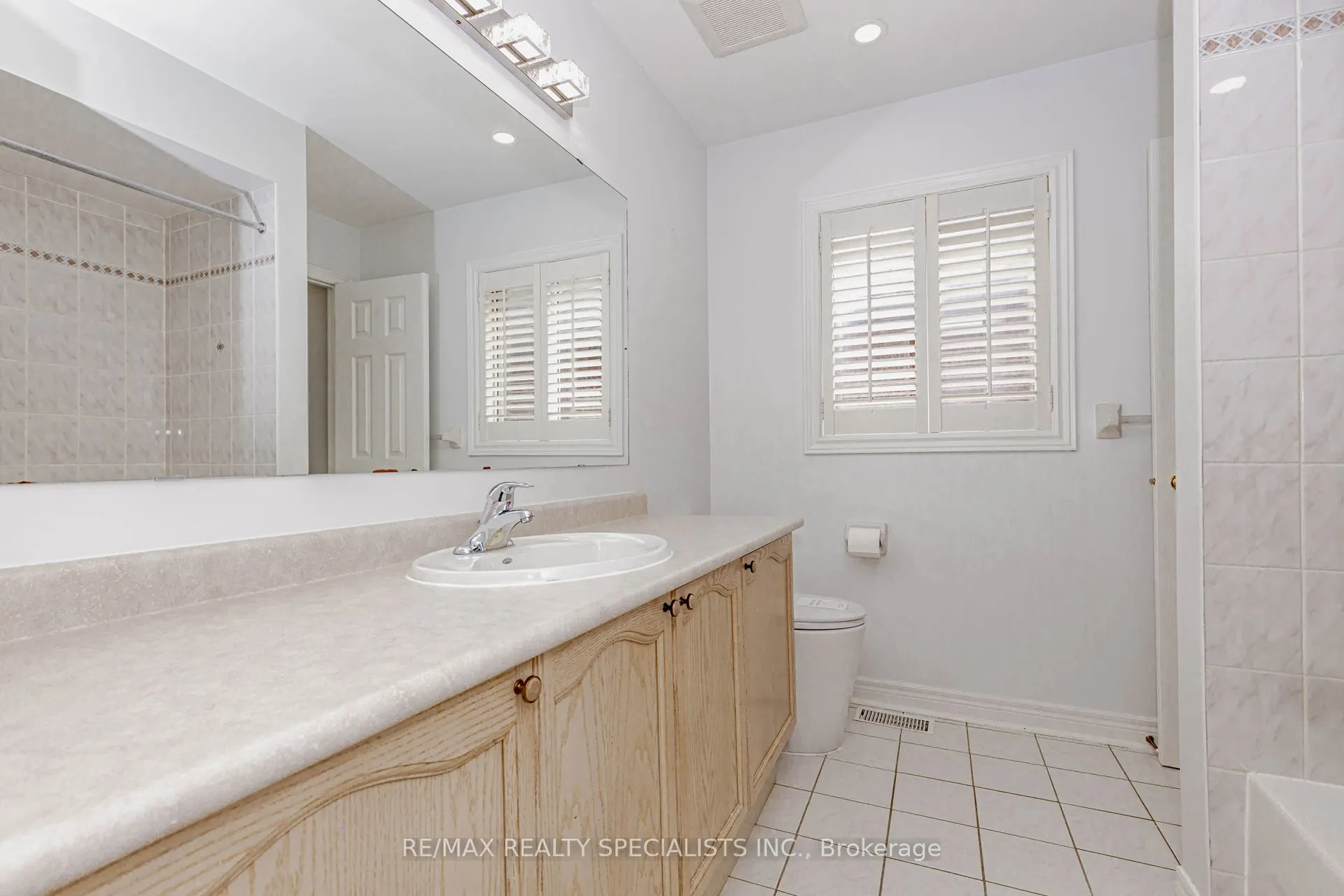 5686 WHITEHORN Avenue