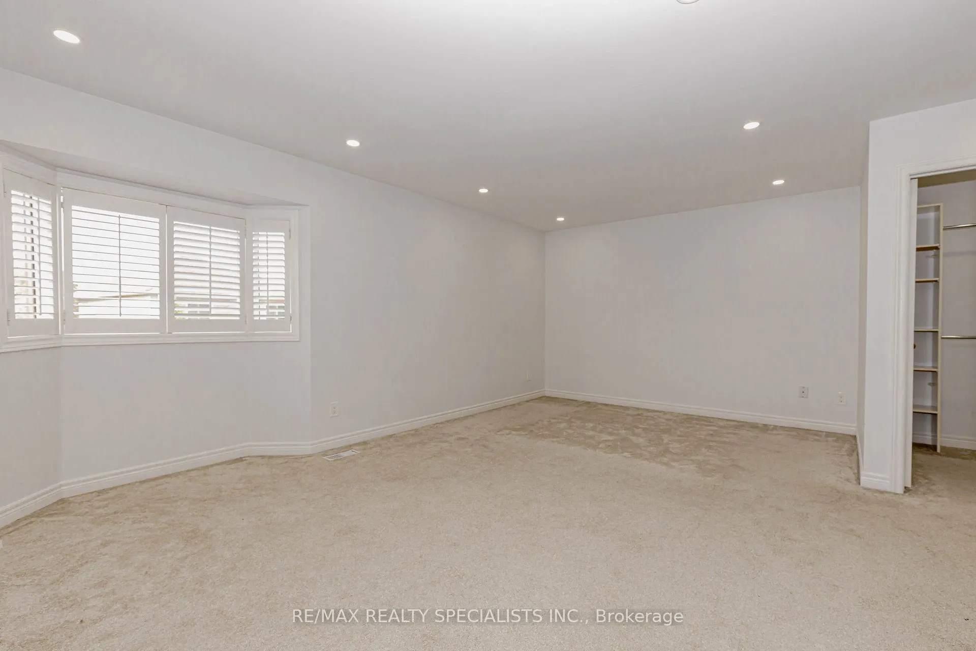 5686 WHITEHORN Avenue