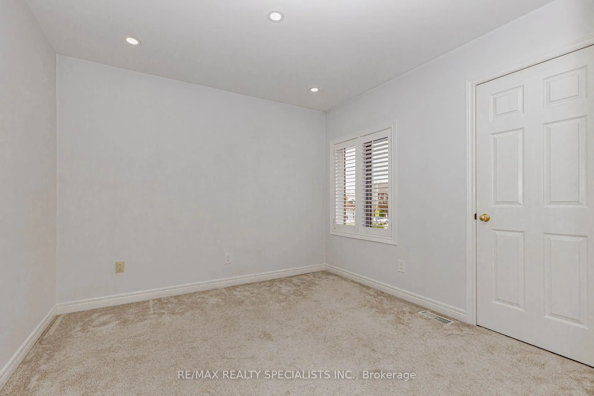 5686 WHITEHORN Avenue