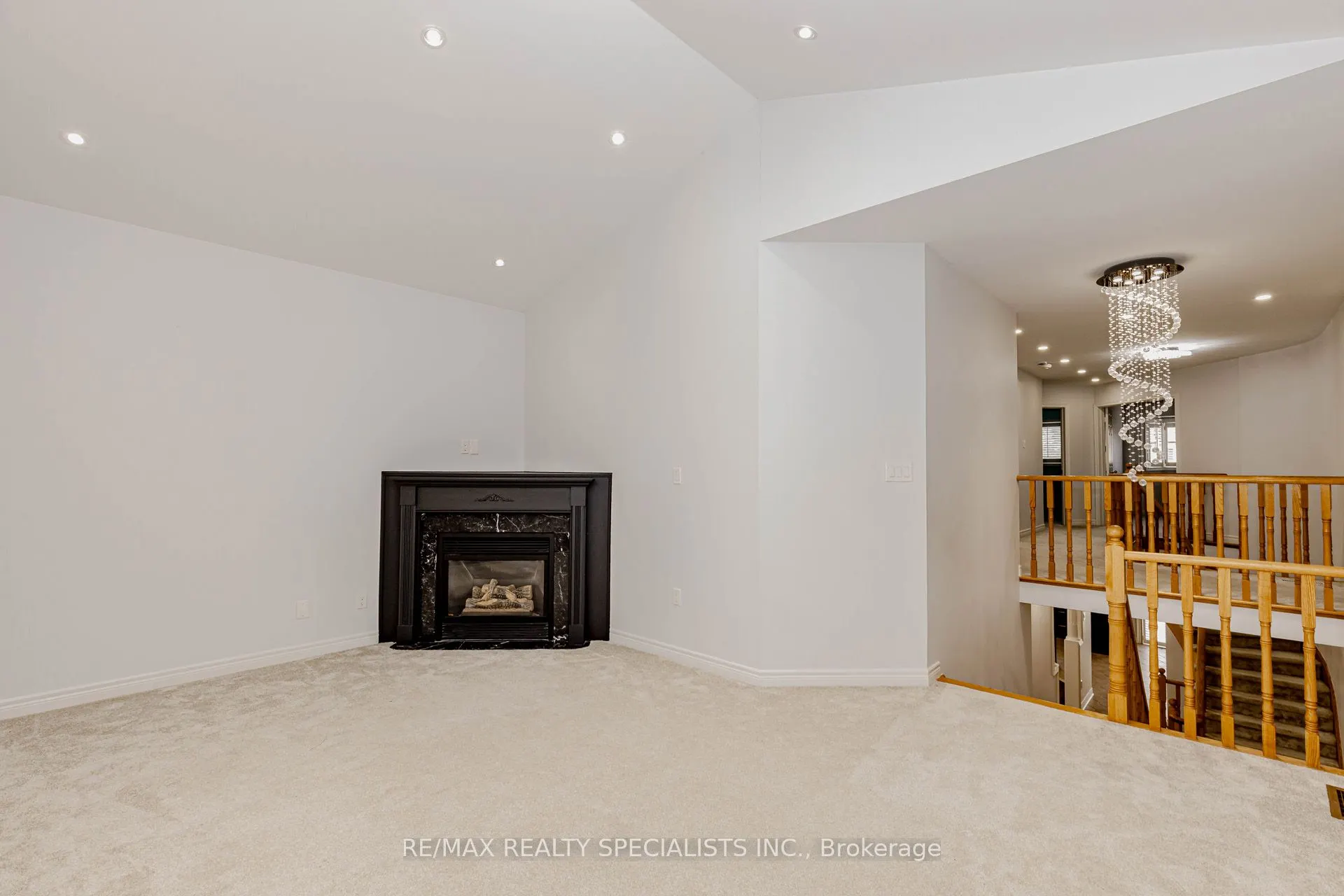 5686 WHITEHORN Avenue