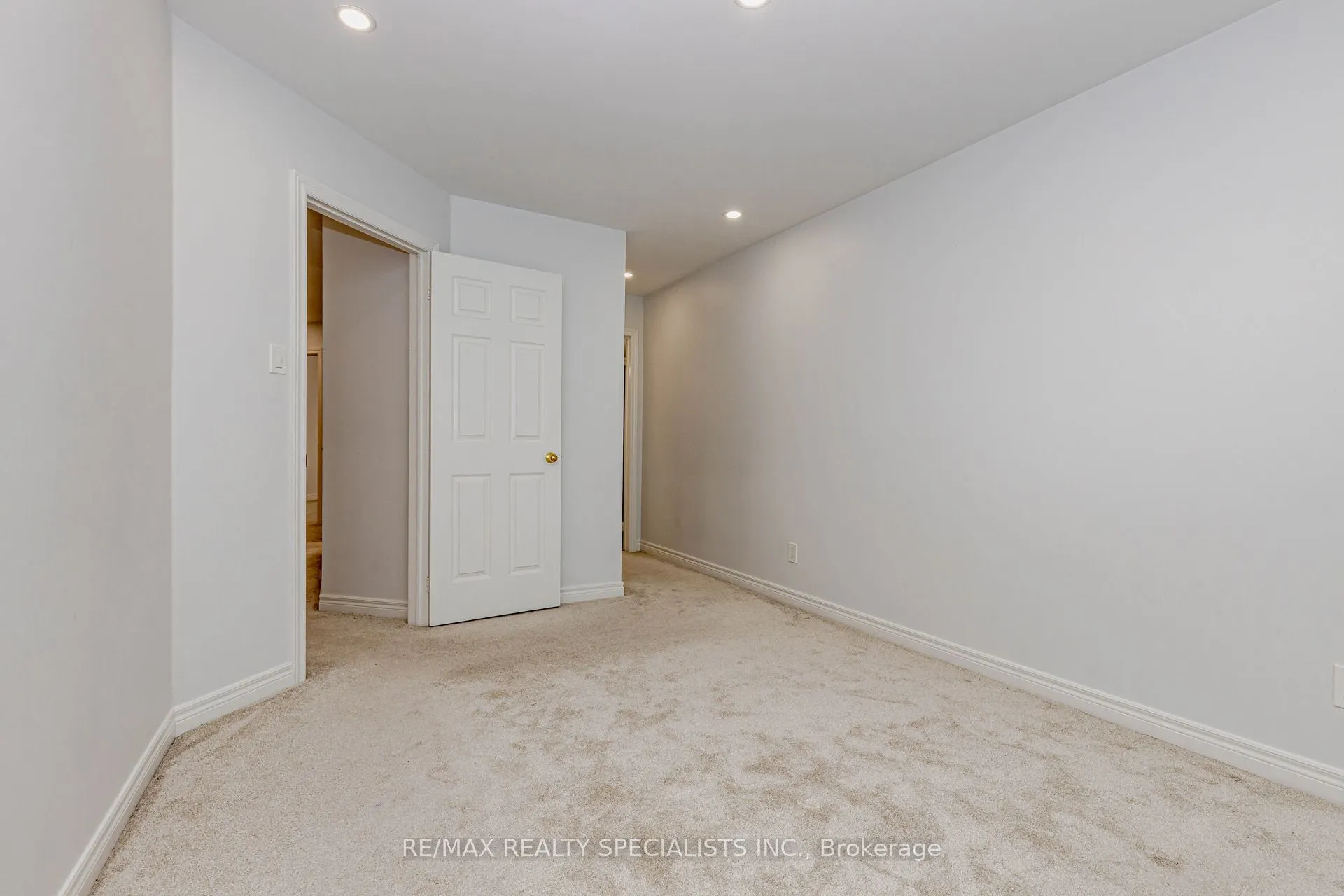 5686 WHITEHORN Avenue