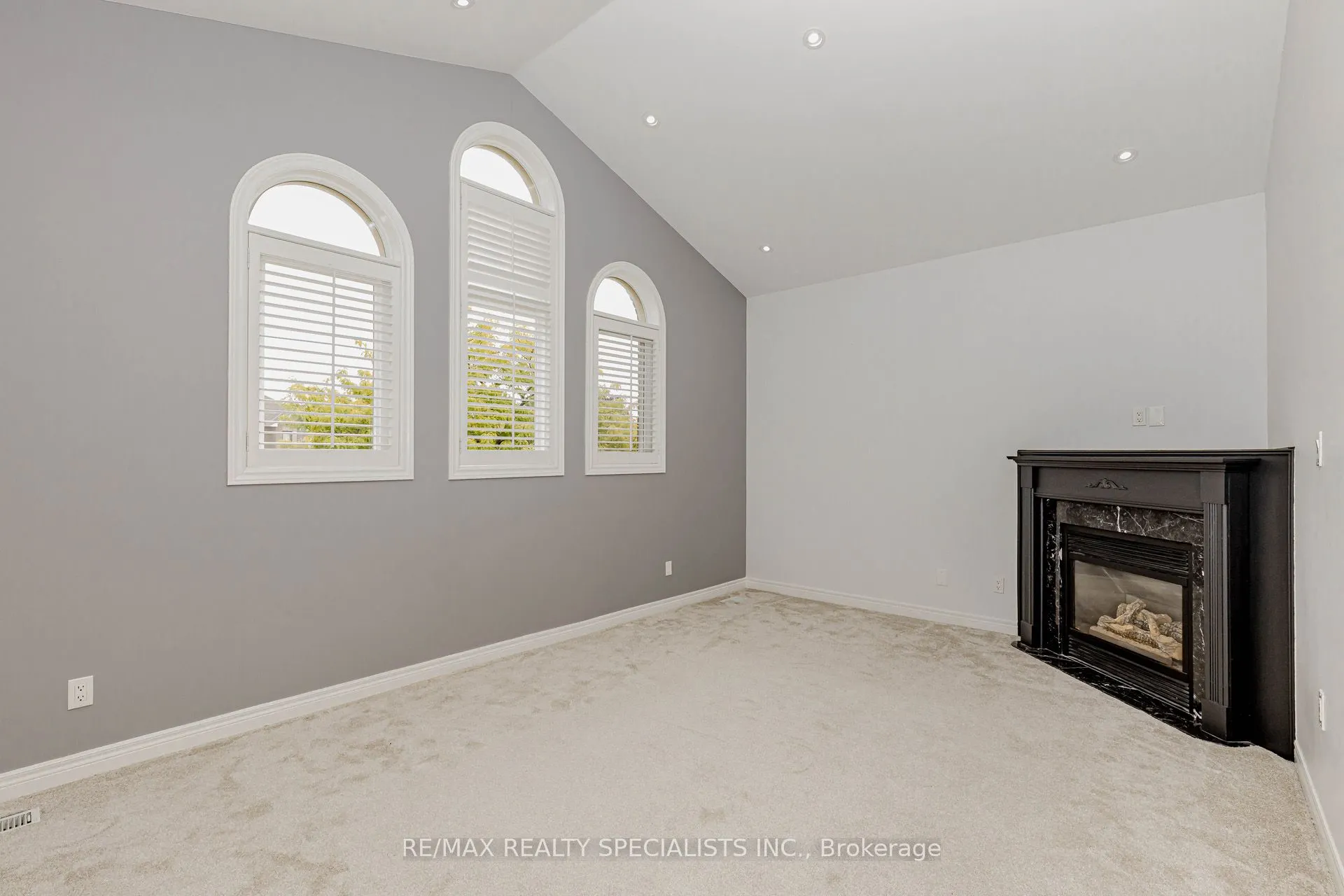 5686 WHITEHORN Avenue