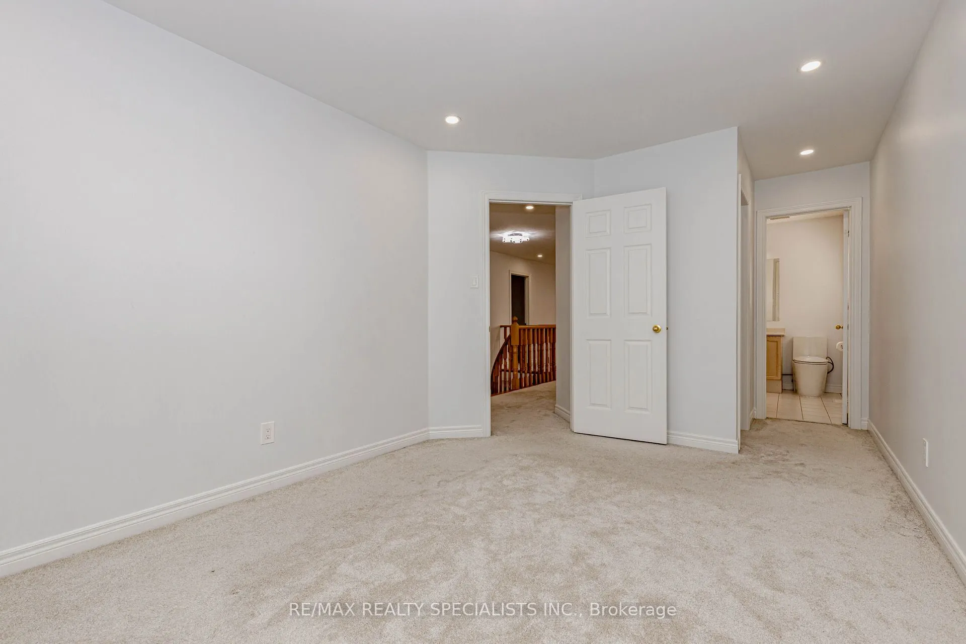 5686 WHITEHORN Avenue