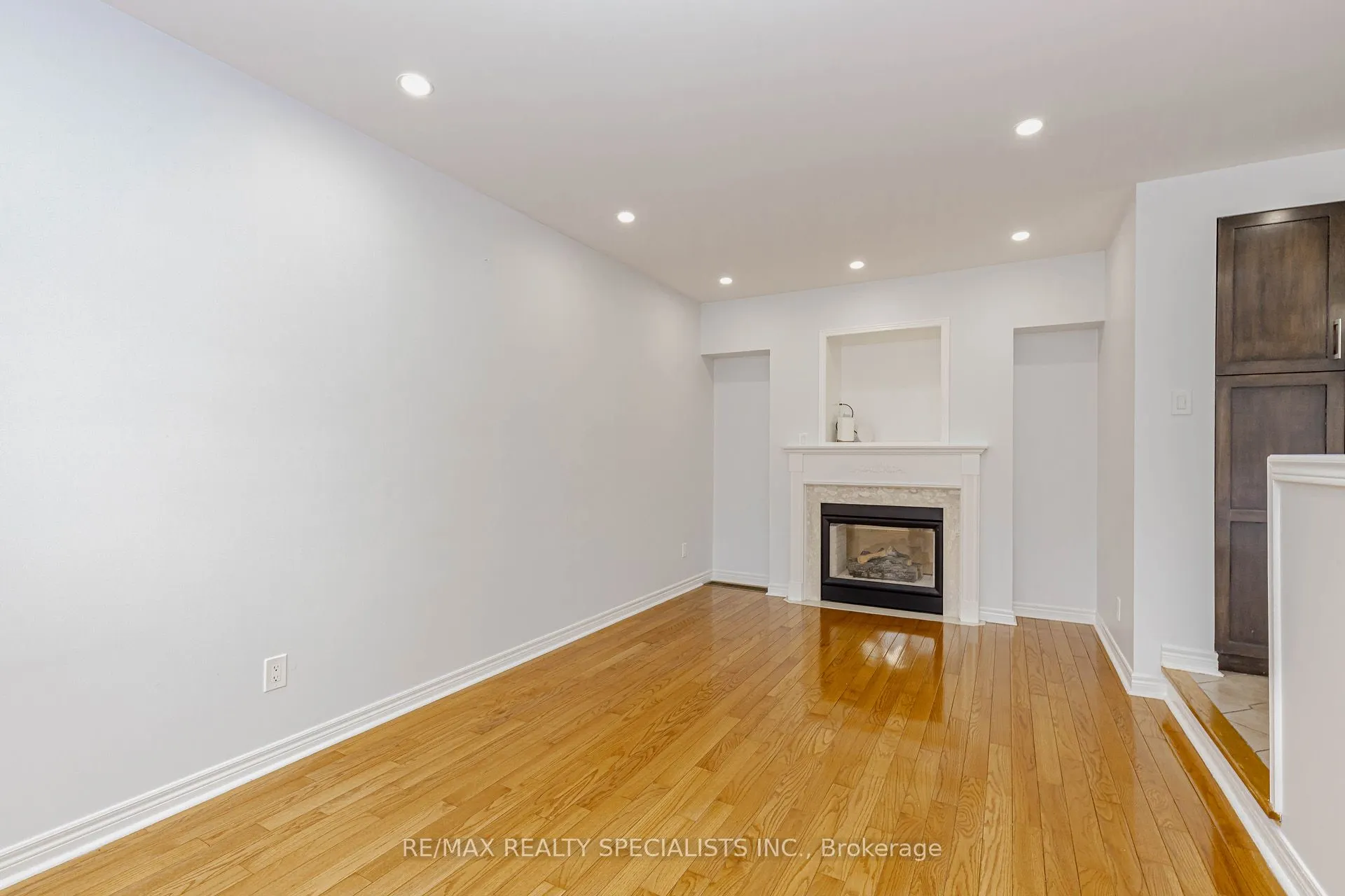 5686 WHITEHORN Avenue