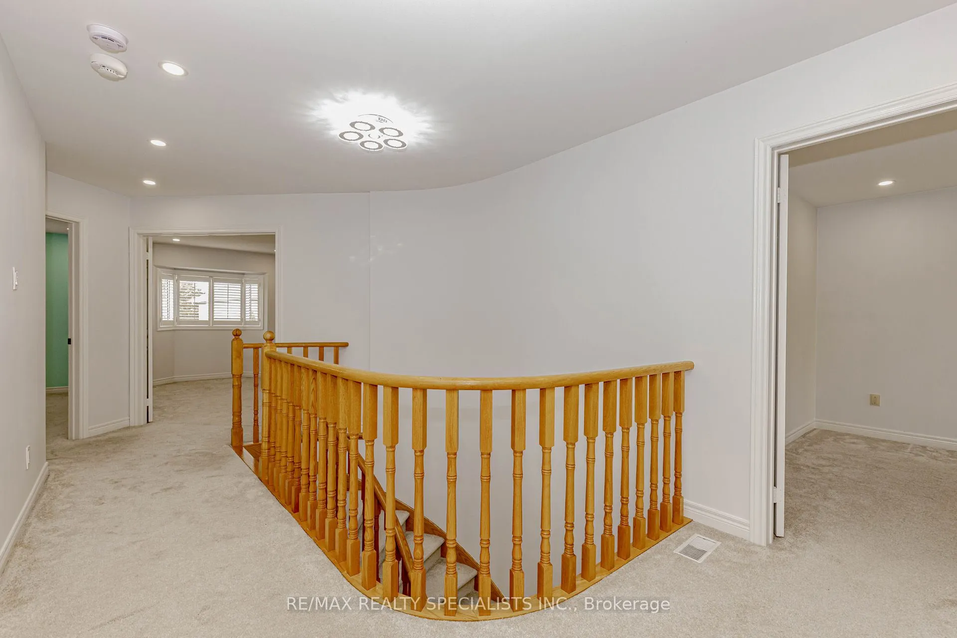 5686 WHITEHORN Avenue