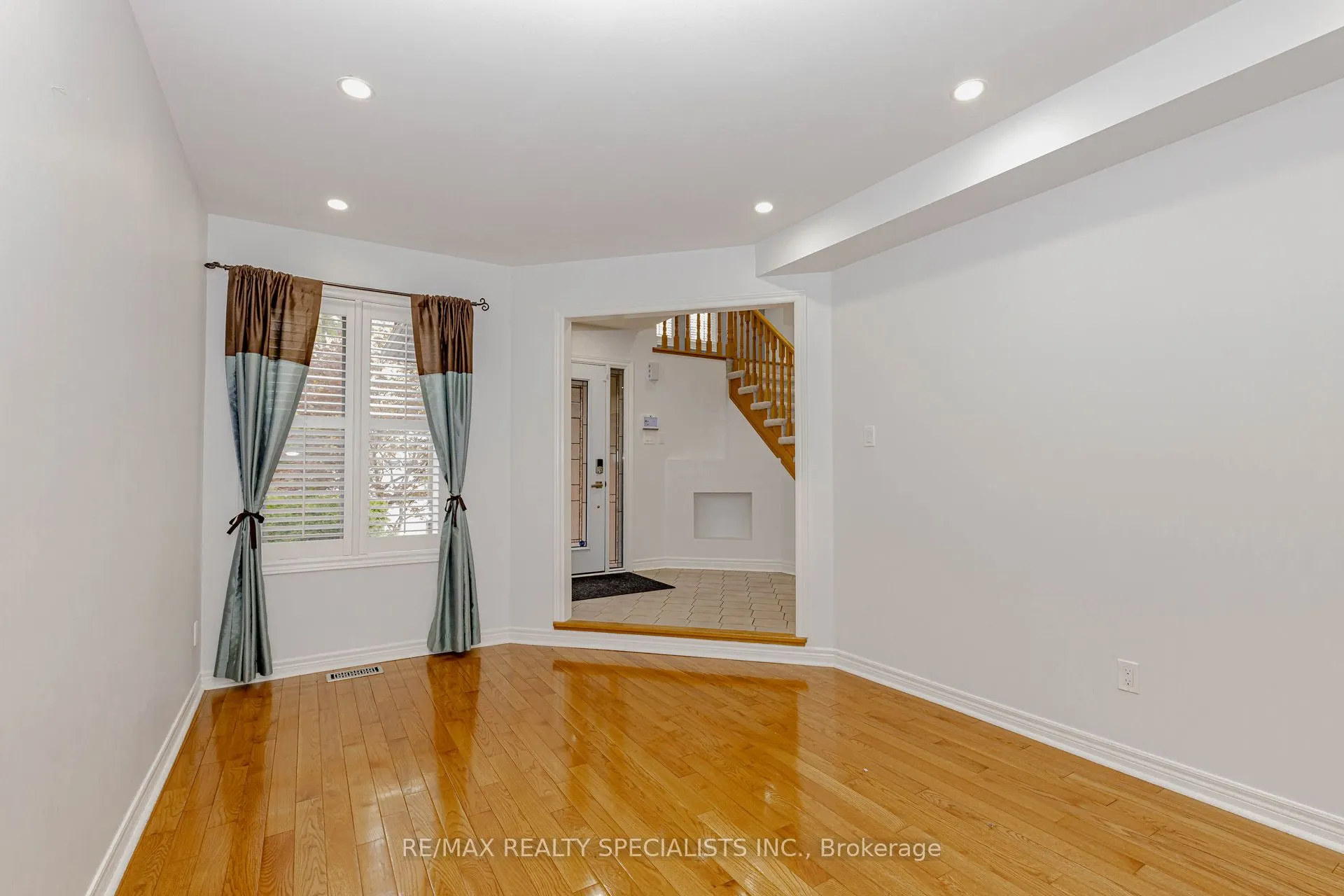 5686 WHITEHORN Avenue