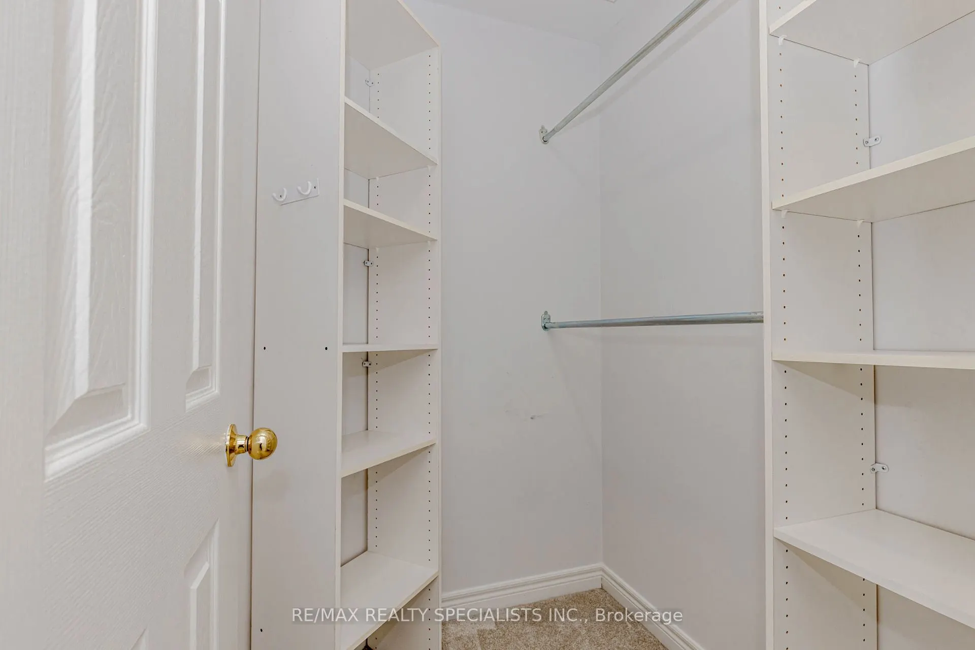 5686 WHITEHORN Avenue