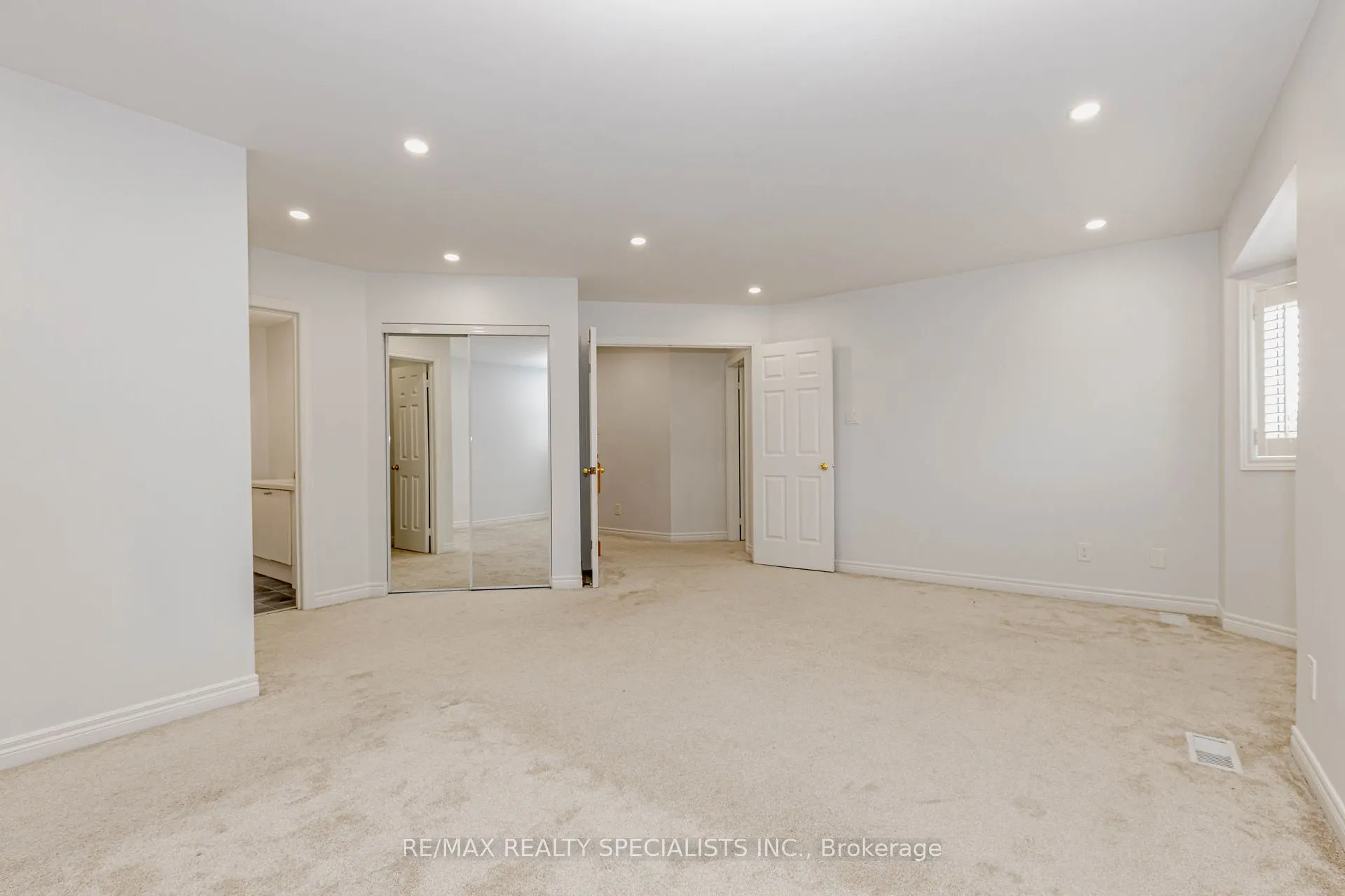 5686 WHITEHORN Avenue