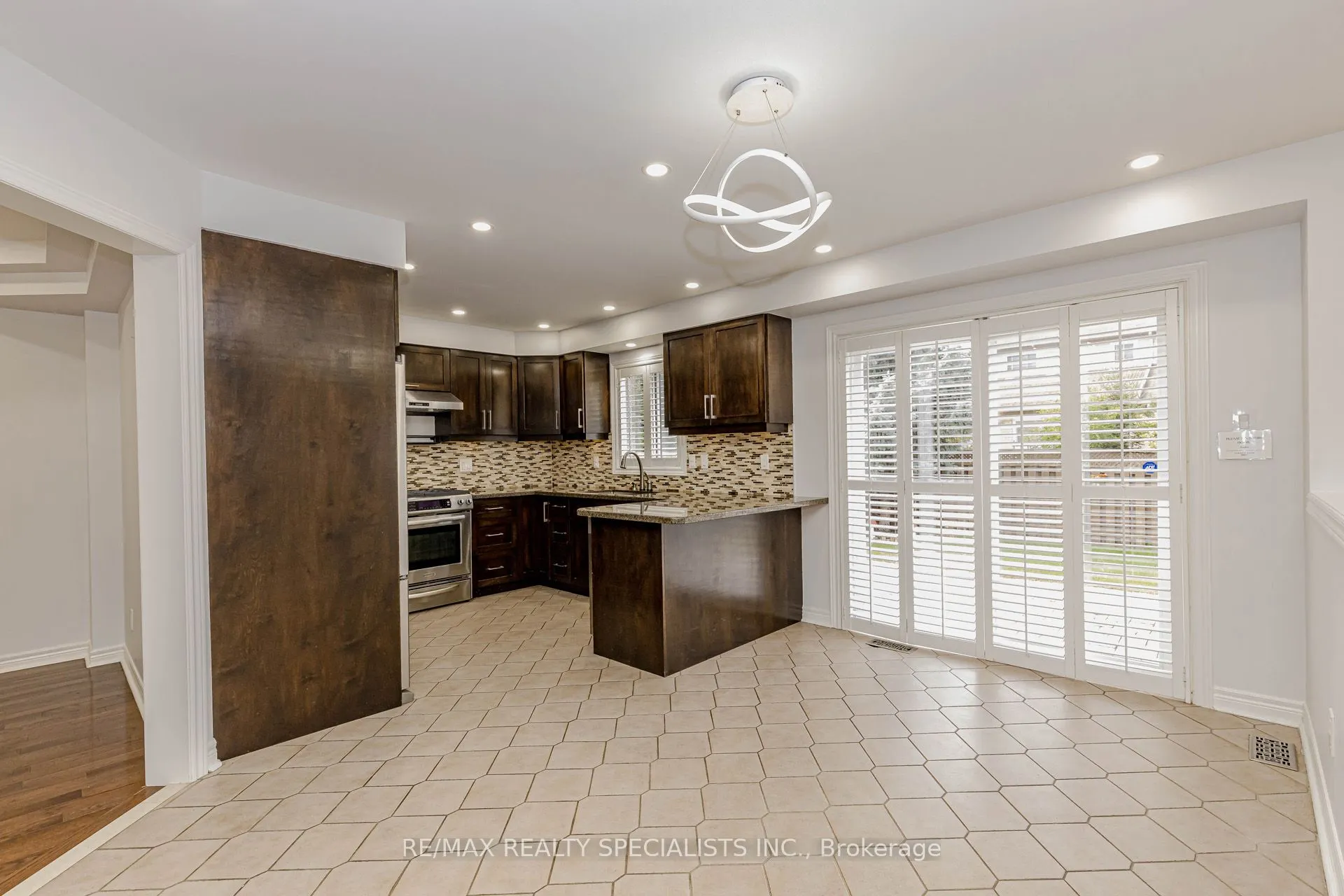 5686 WHITEHORN Avenue