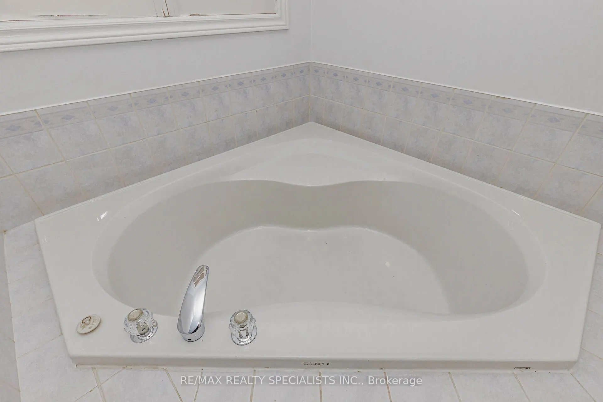 5686 WHITEHORN Avenue