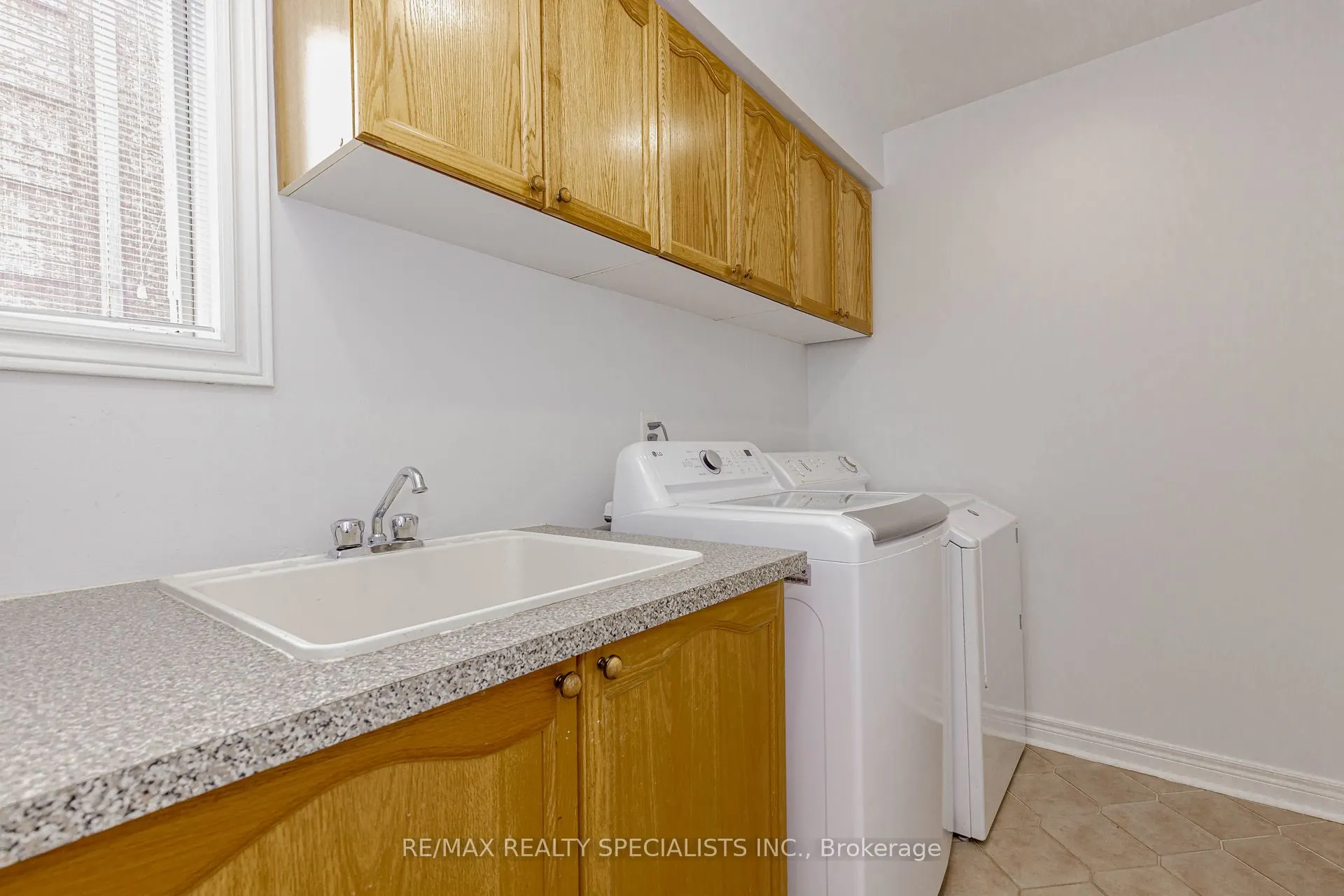 5686 WHITEHORN Avenue