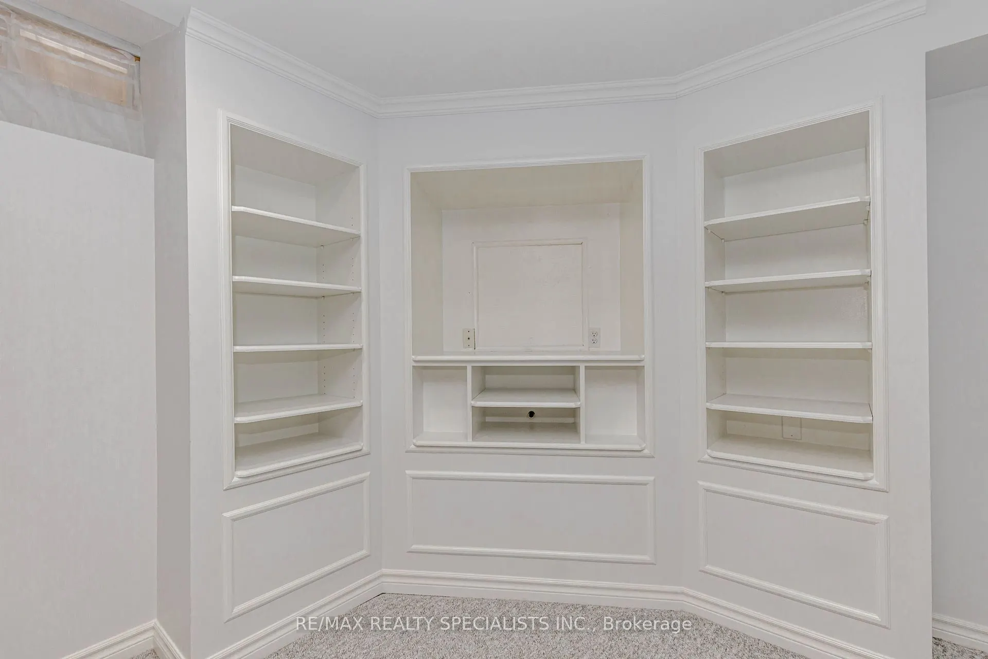 5686 WHITEHORN Avenue