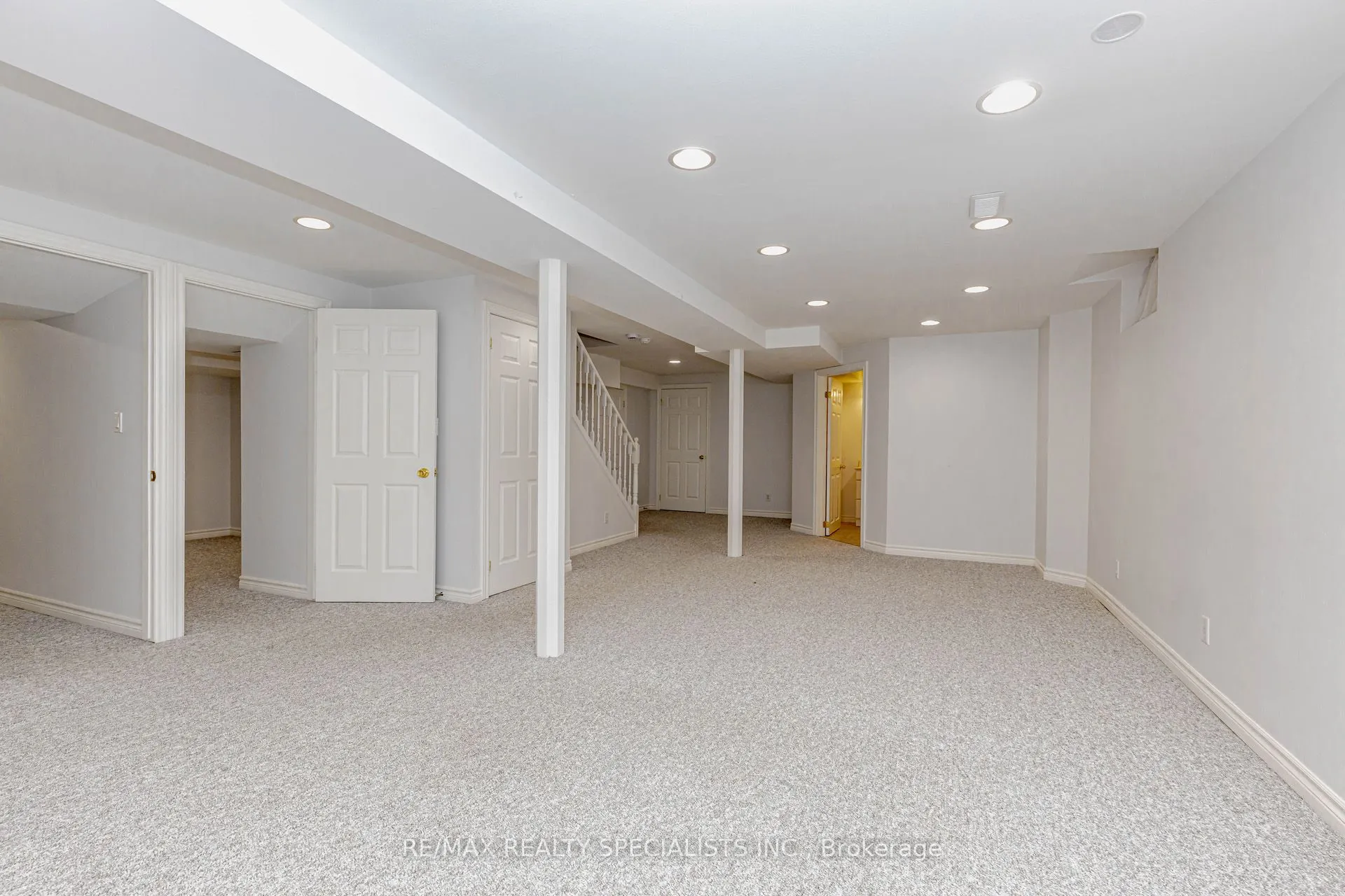 5686 WHITEHORN Avenue