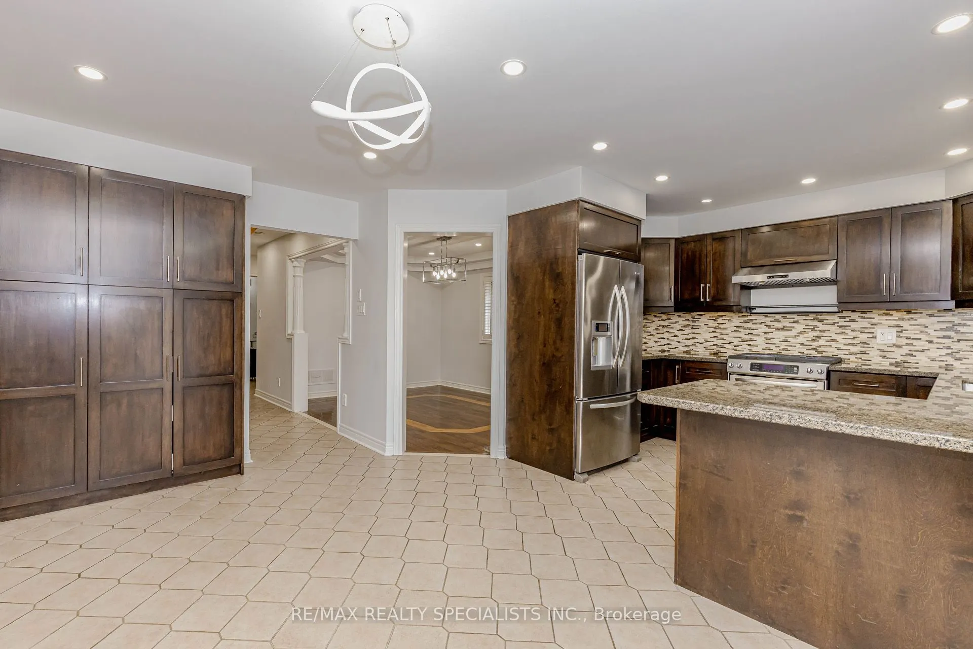 5686 WHITEHORN Avenue