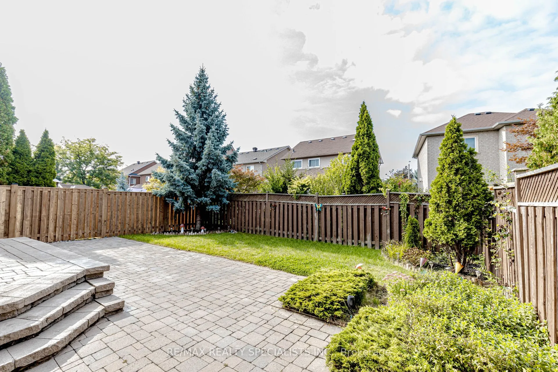 5686 WHITEHORN Avenue