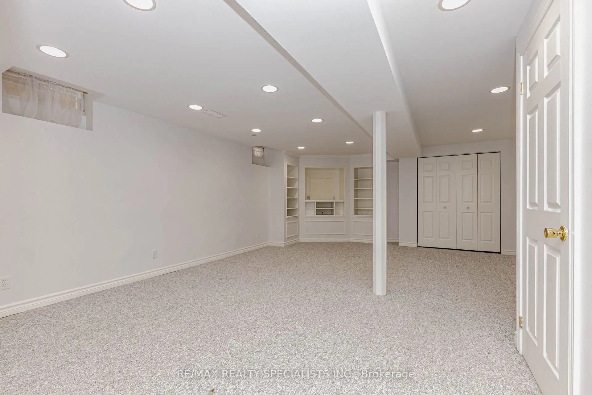 5686 WHITEHORN Avenue