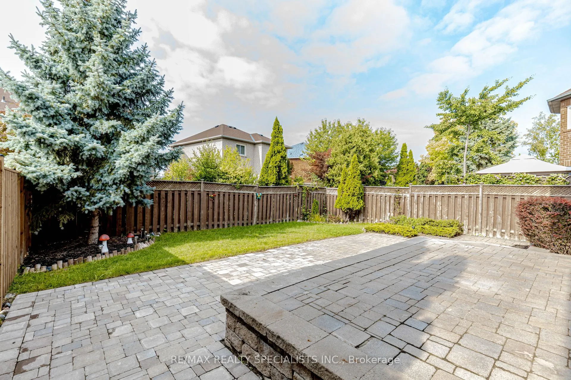 5686 WHITEHORN Avenue