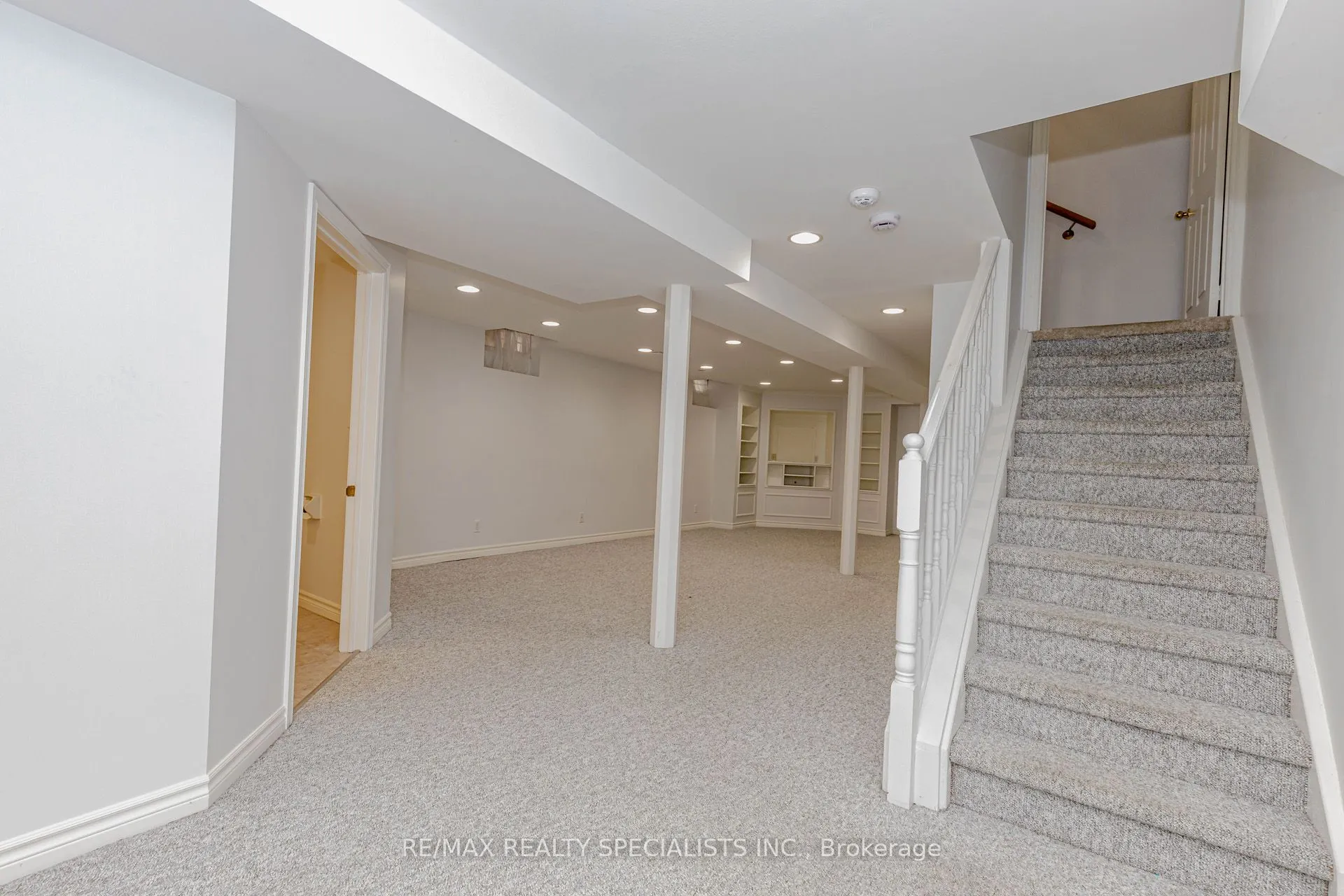 5686 WHITEHORN Avenue