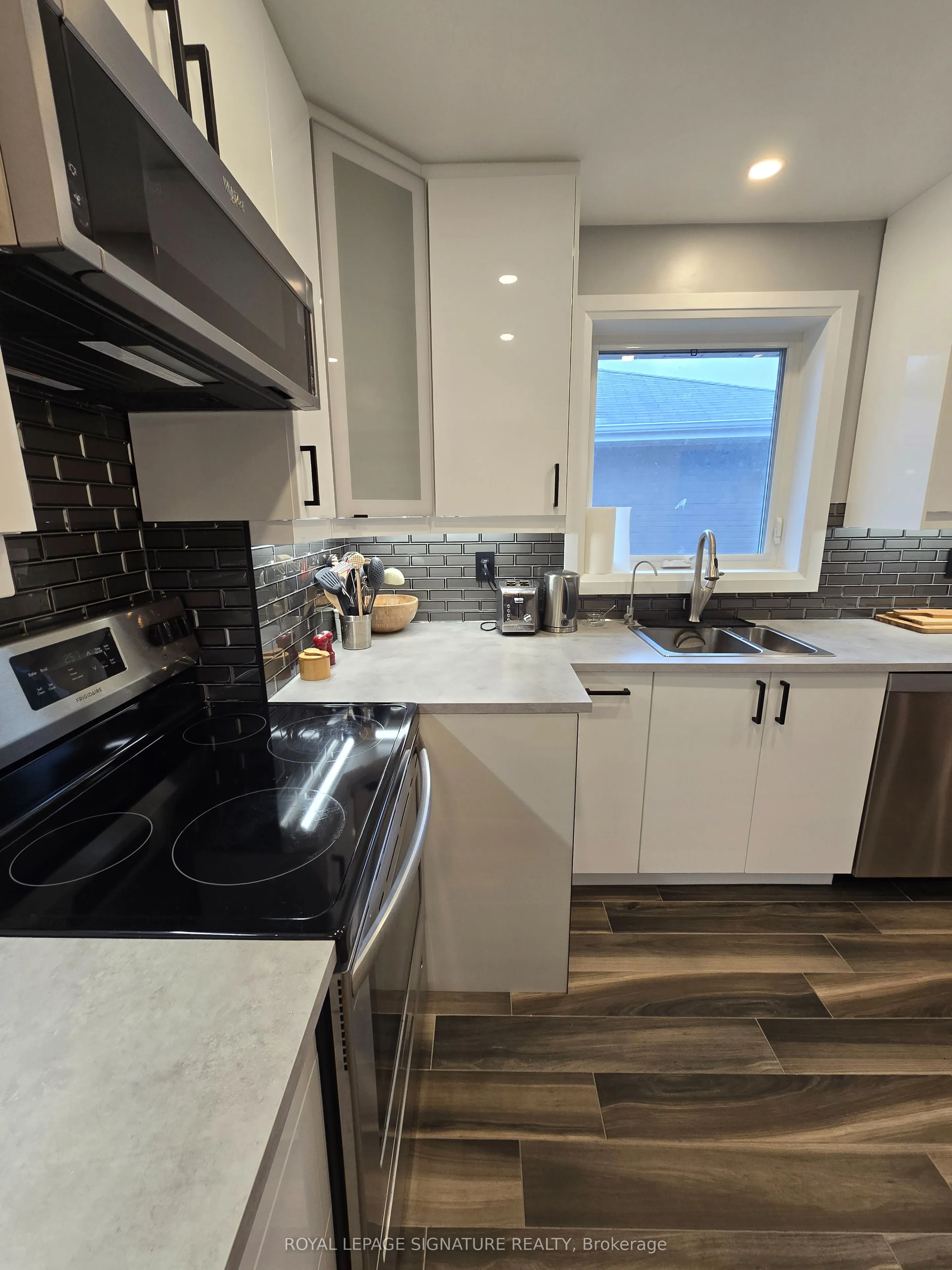 1228 Canvey Crescent