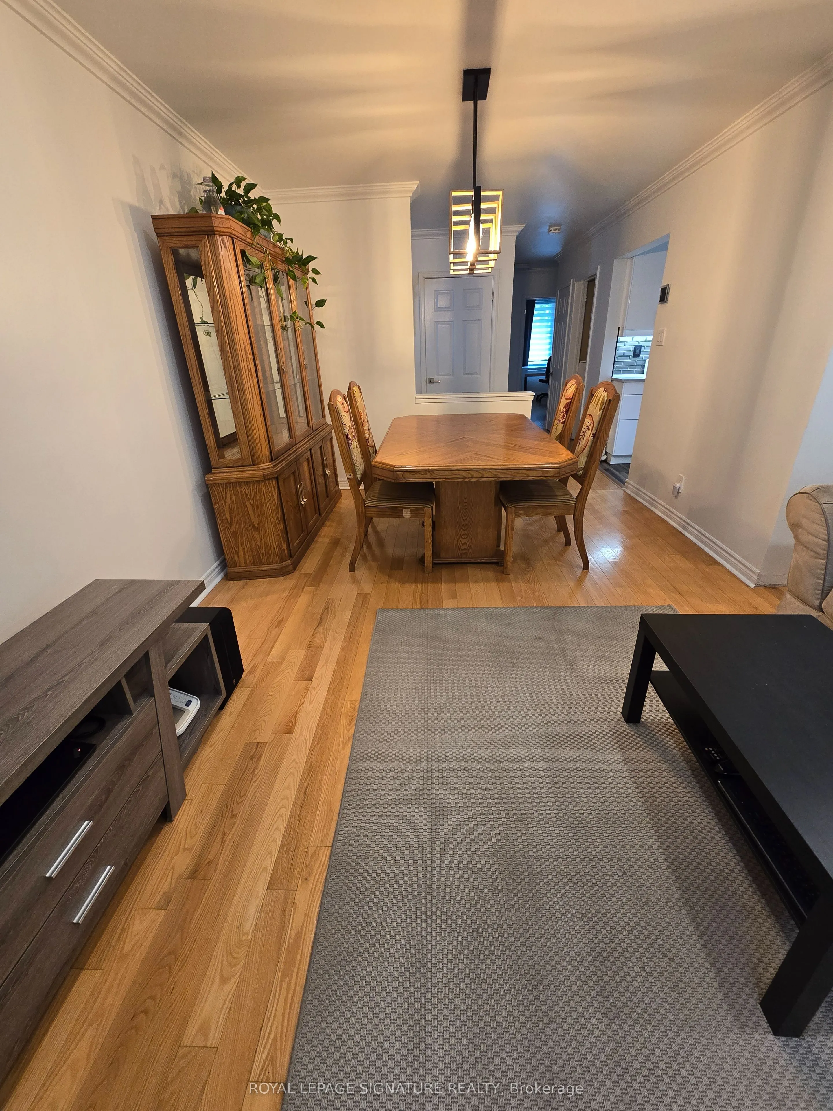 1228 Canvey Crescent