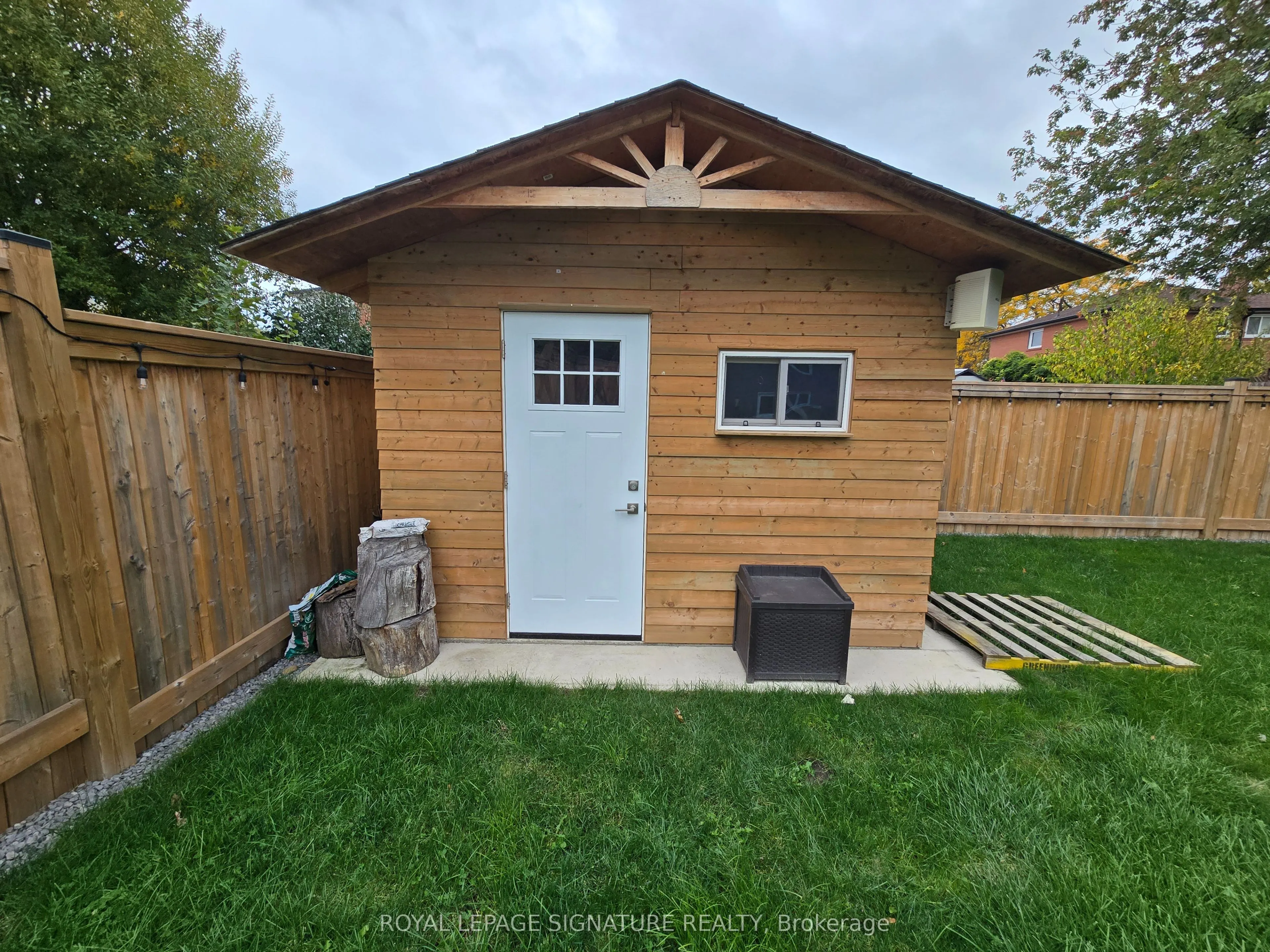 1228 Canvey Crescent