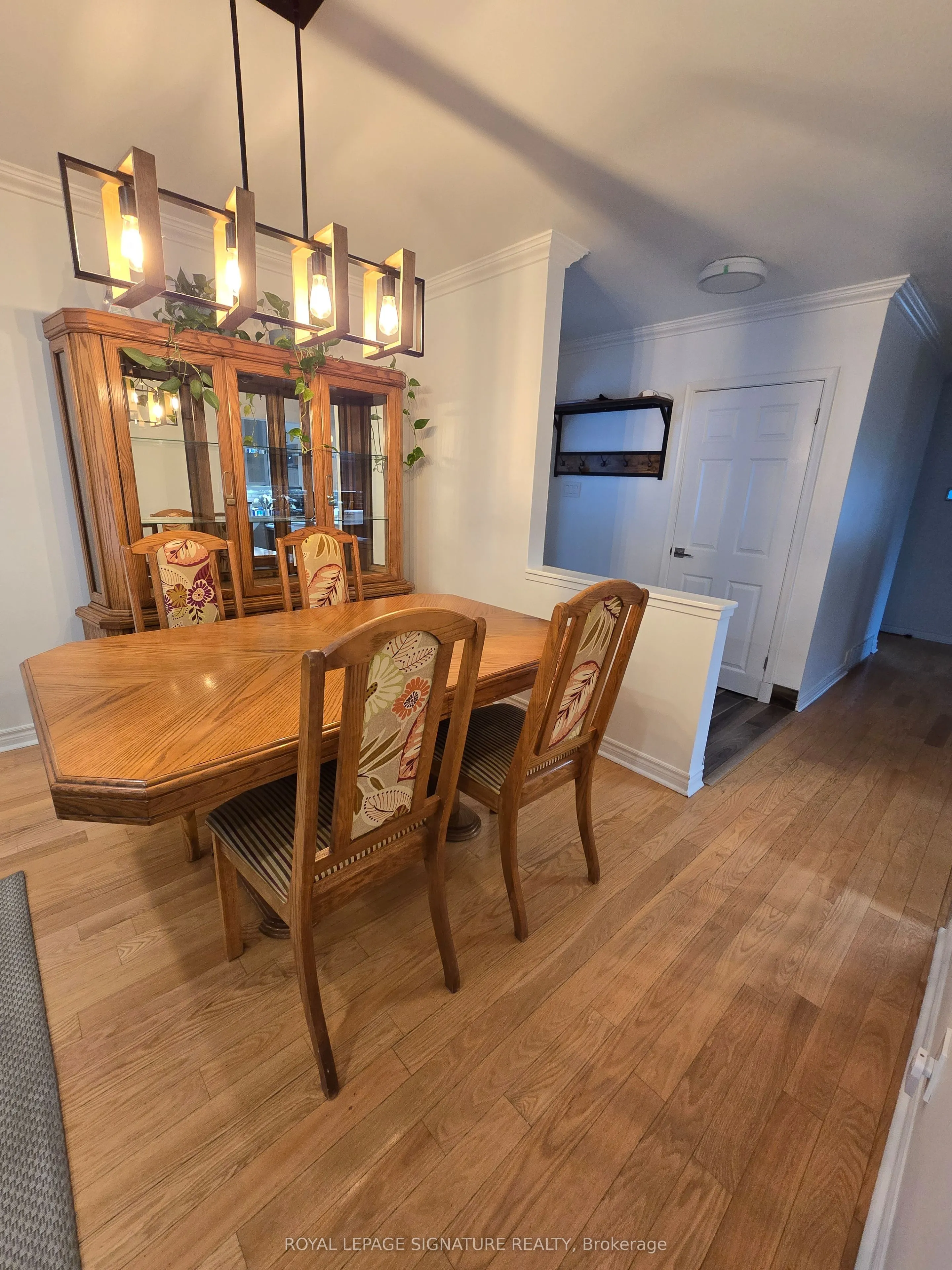 1228 Canvey Crescent