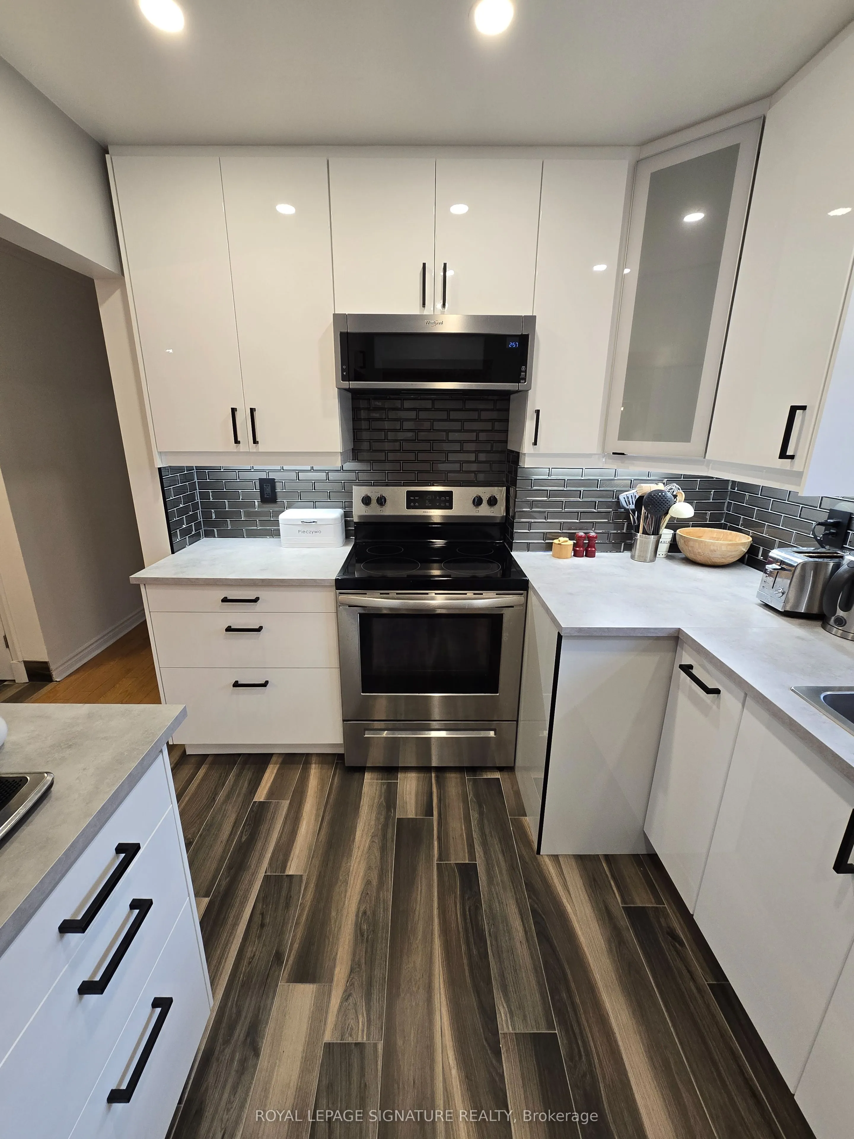 1228 Canvey Crescent