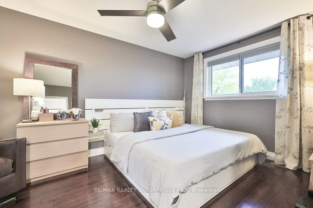 2458 Padstow Crescent