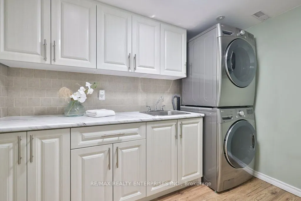 2458 Padstow Crescent