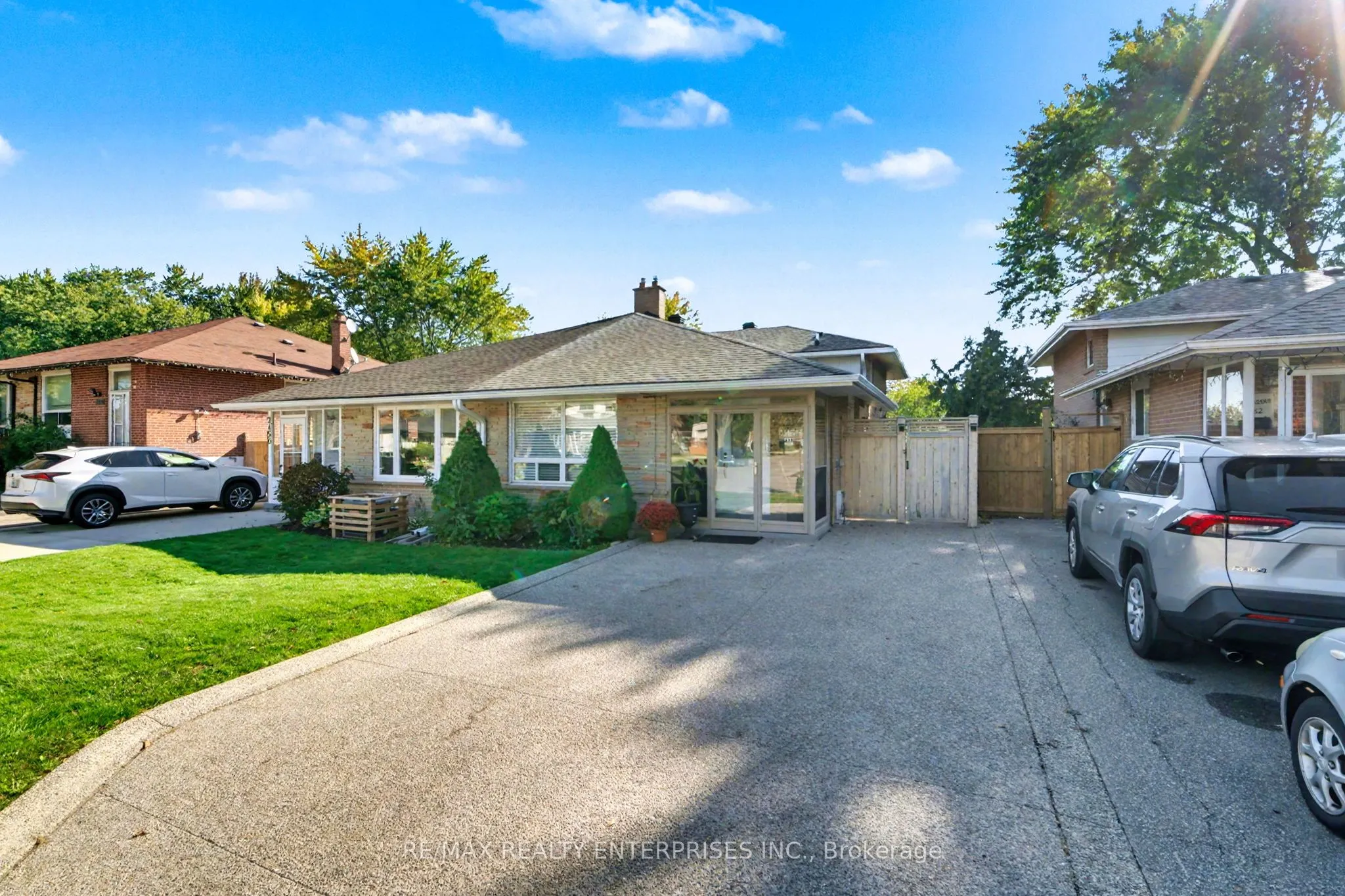 2458 Padstow Crescent