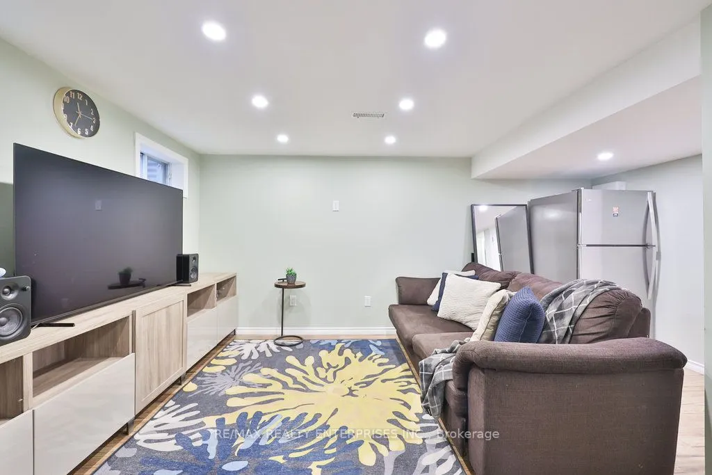 2458 Padstow Crescent