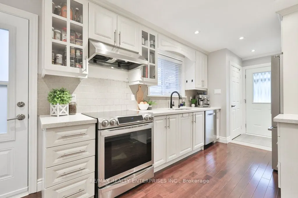 2458 Padstow Crescent