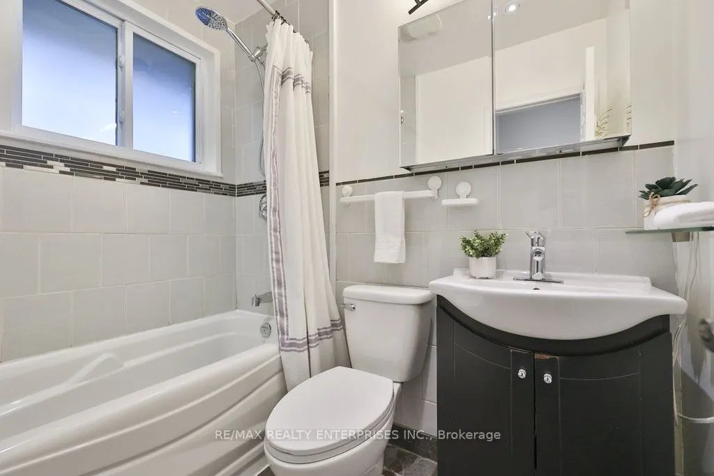 2458 Padstow Crescent