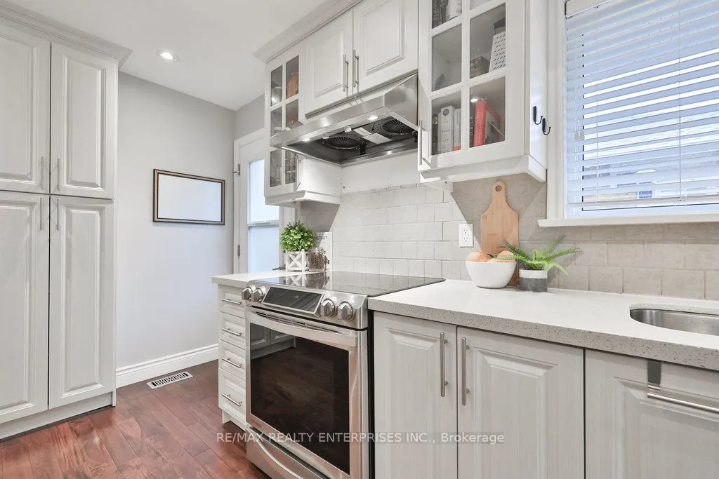 2458 Padstow Crescent