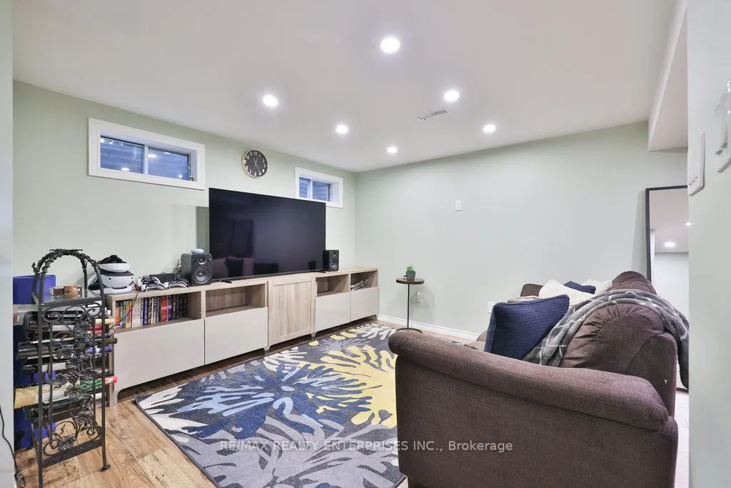 2458 Padstow Crescent