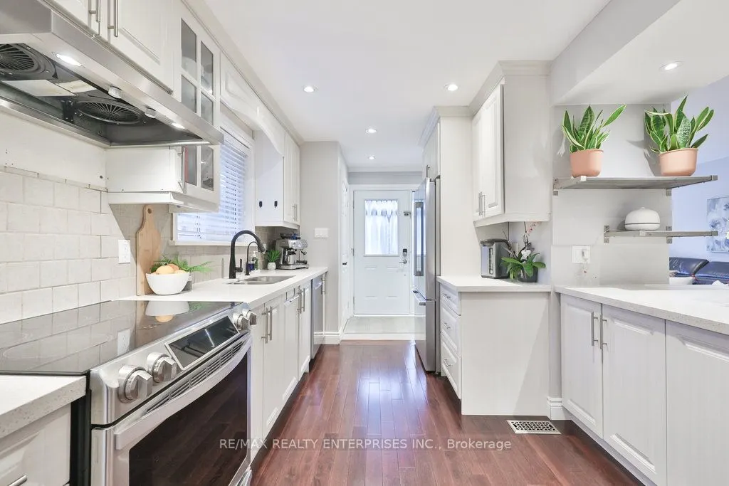 2458 Padstow Crescent