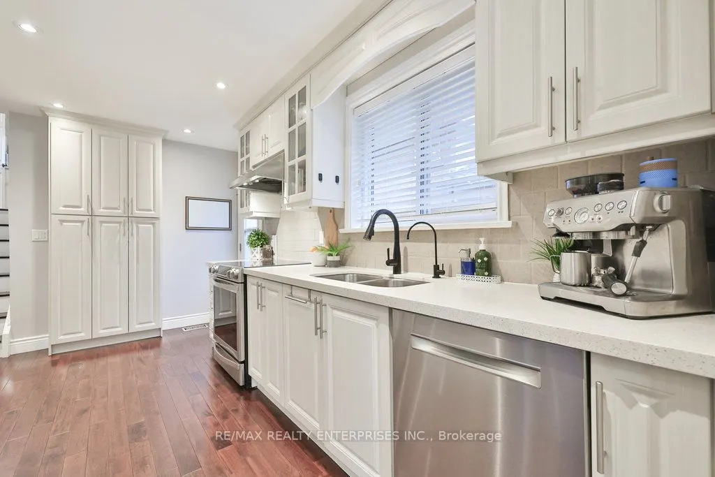 2458 Padstow Crescent