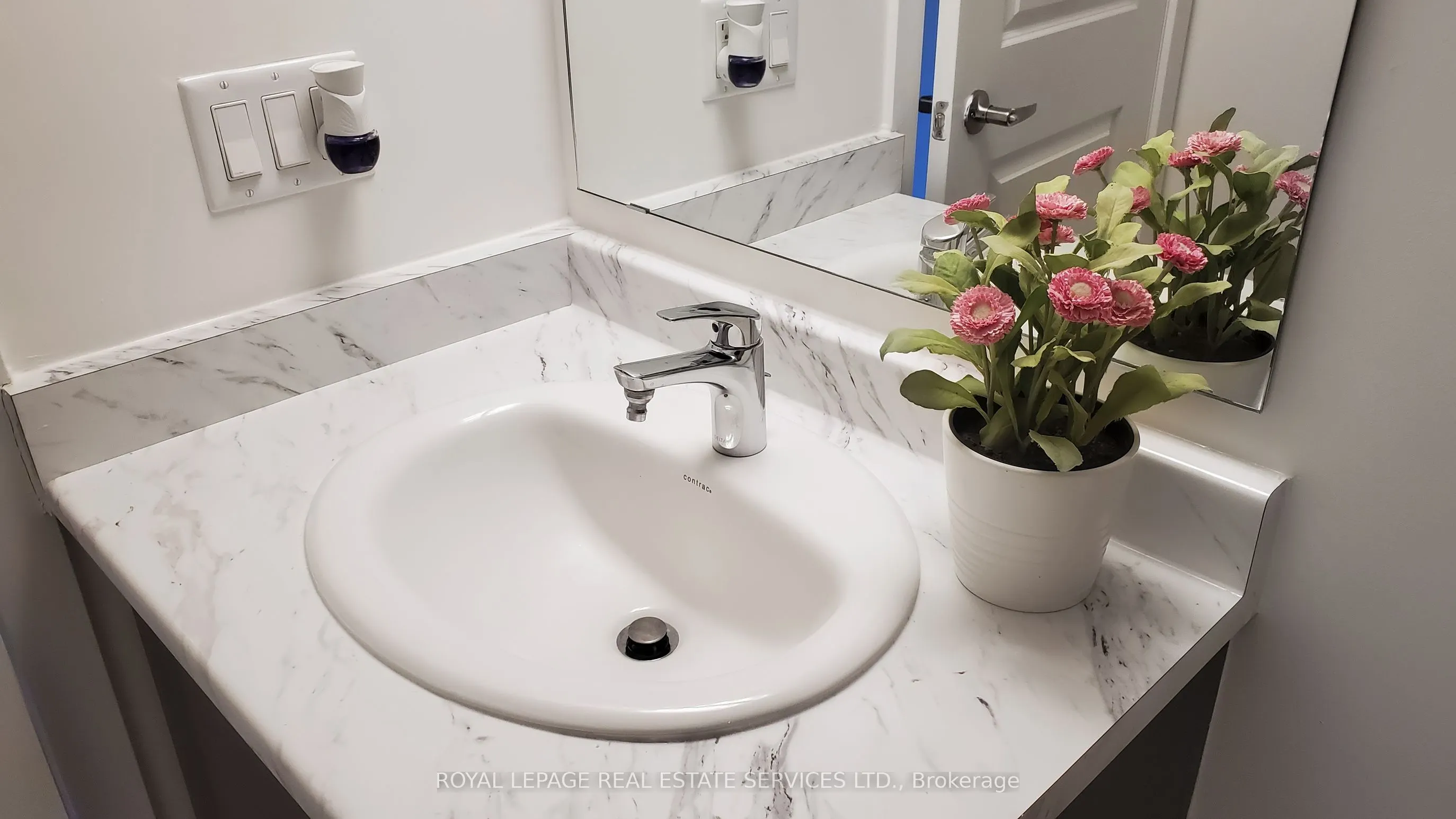 3058 Sixth Line, #304