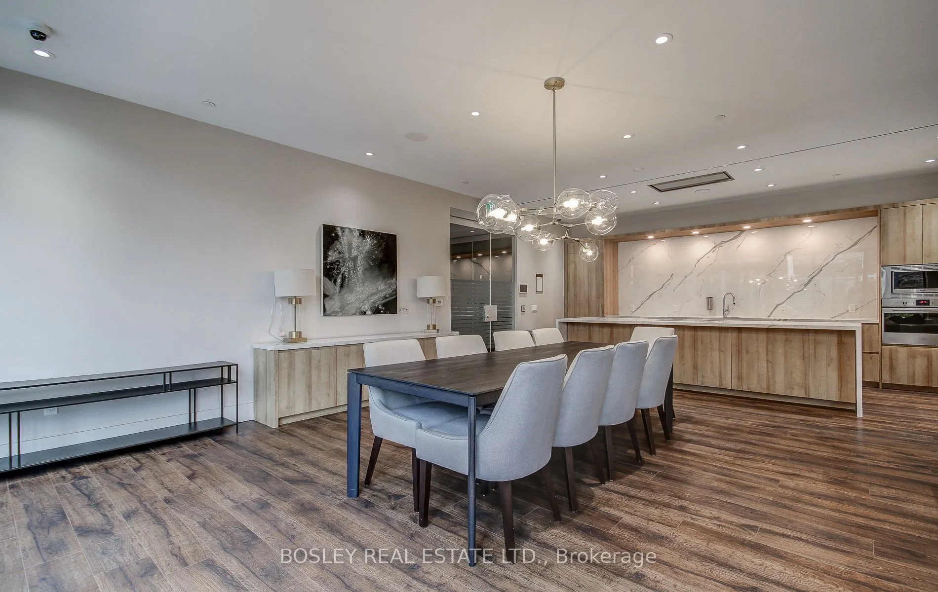 21 Park Street E, #303