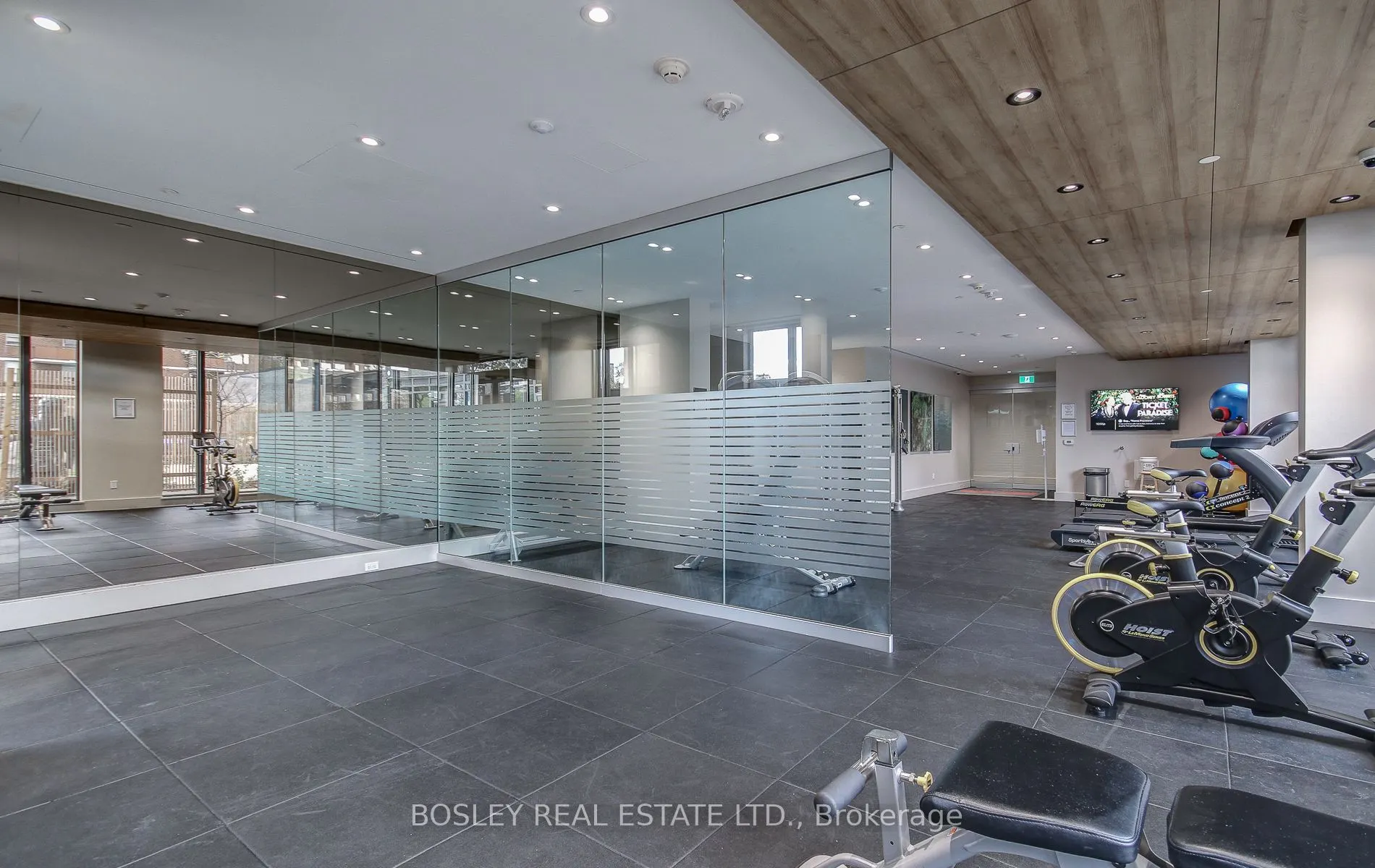 21 Park Street E, #303