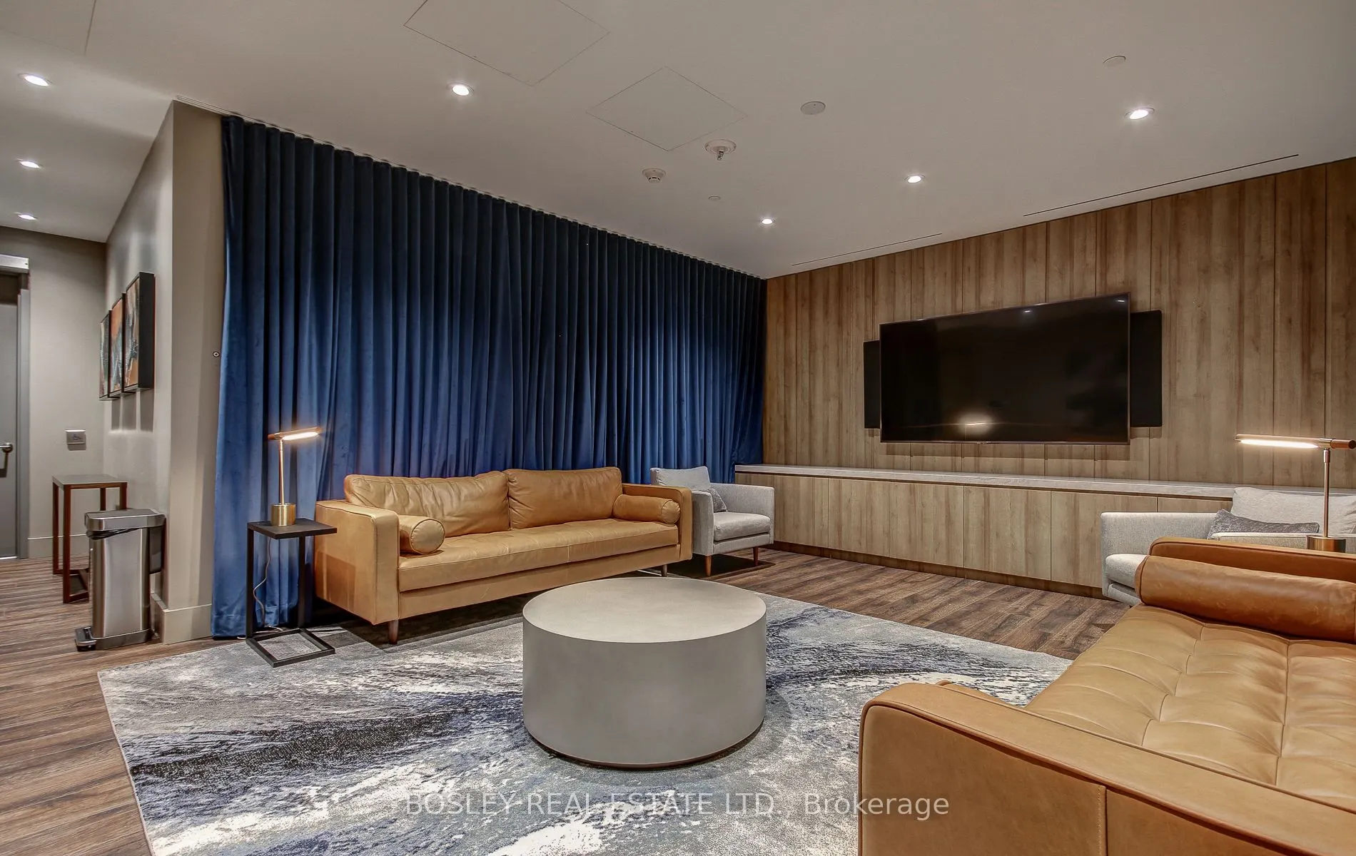 21 Park Street E, #303