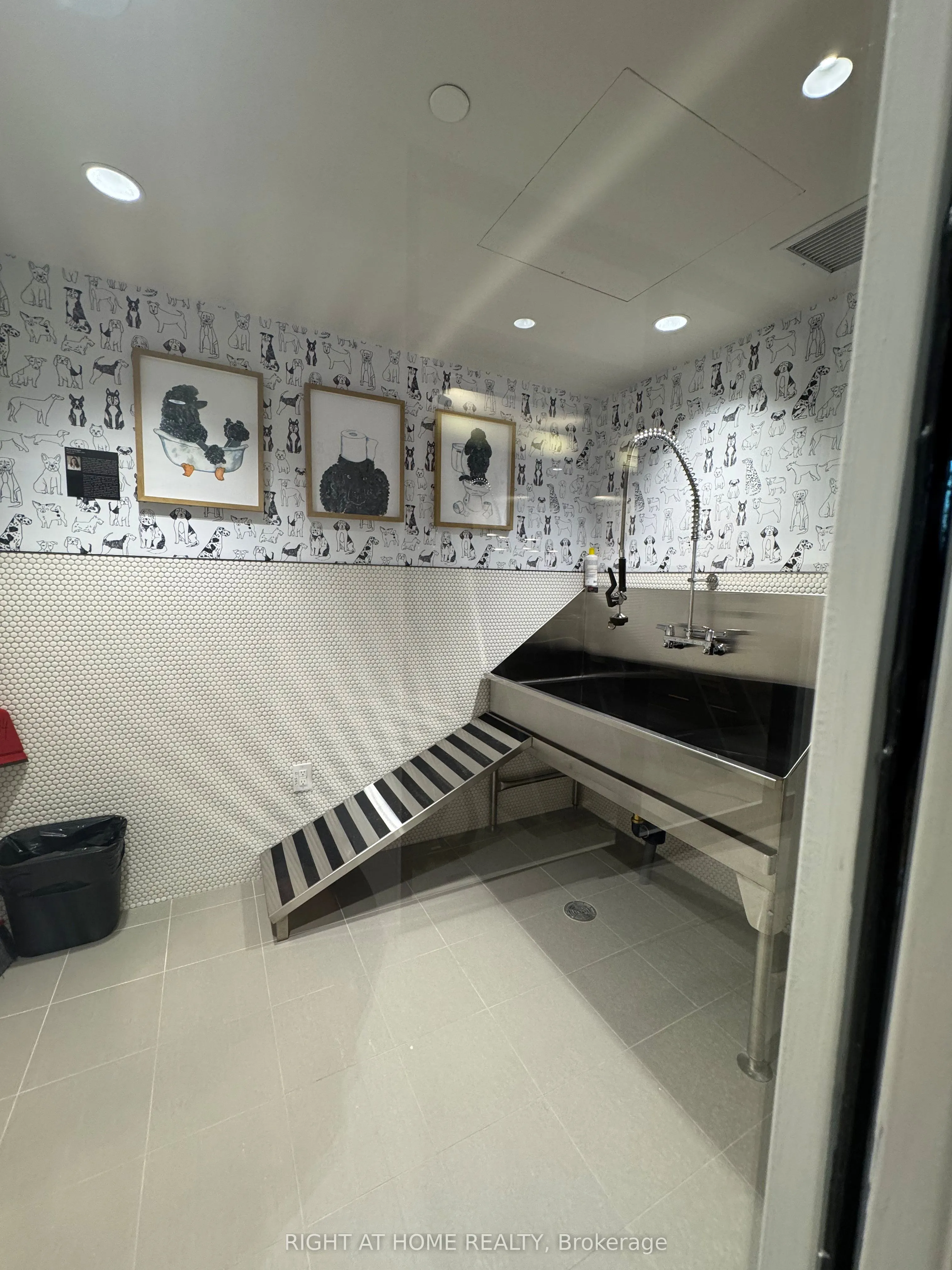 2495 Eglinton Avenue W, #2111