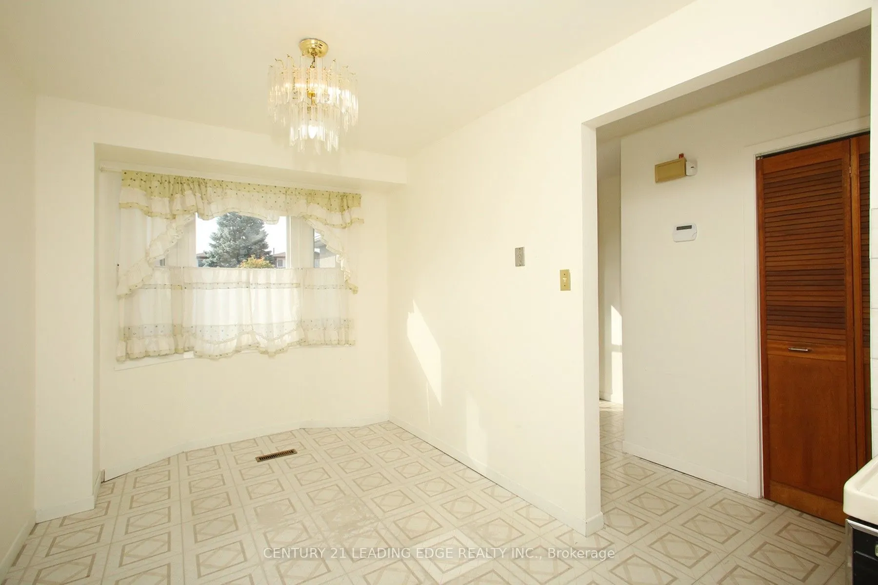 33 NEWBRIDGE Crescent